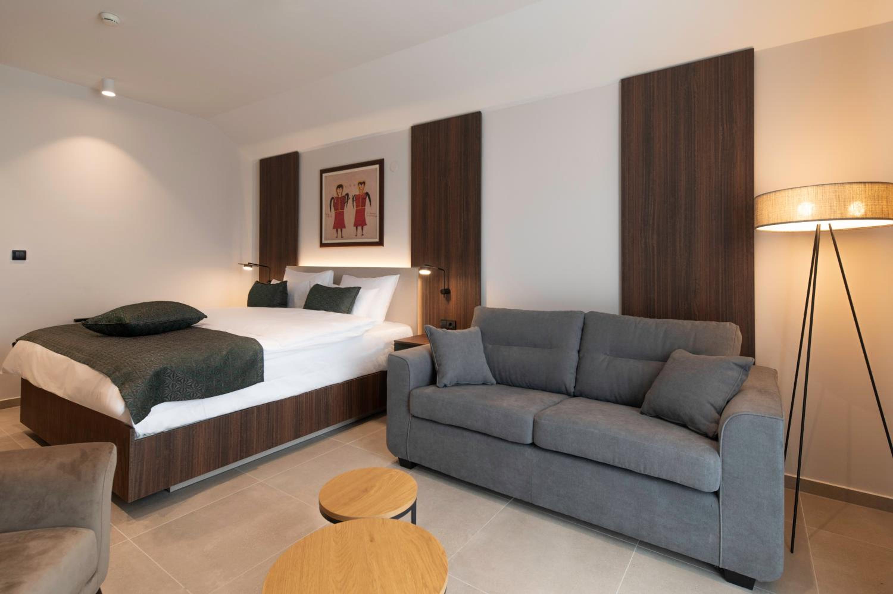 Deluxe Double Room with Extra Bed photo 1