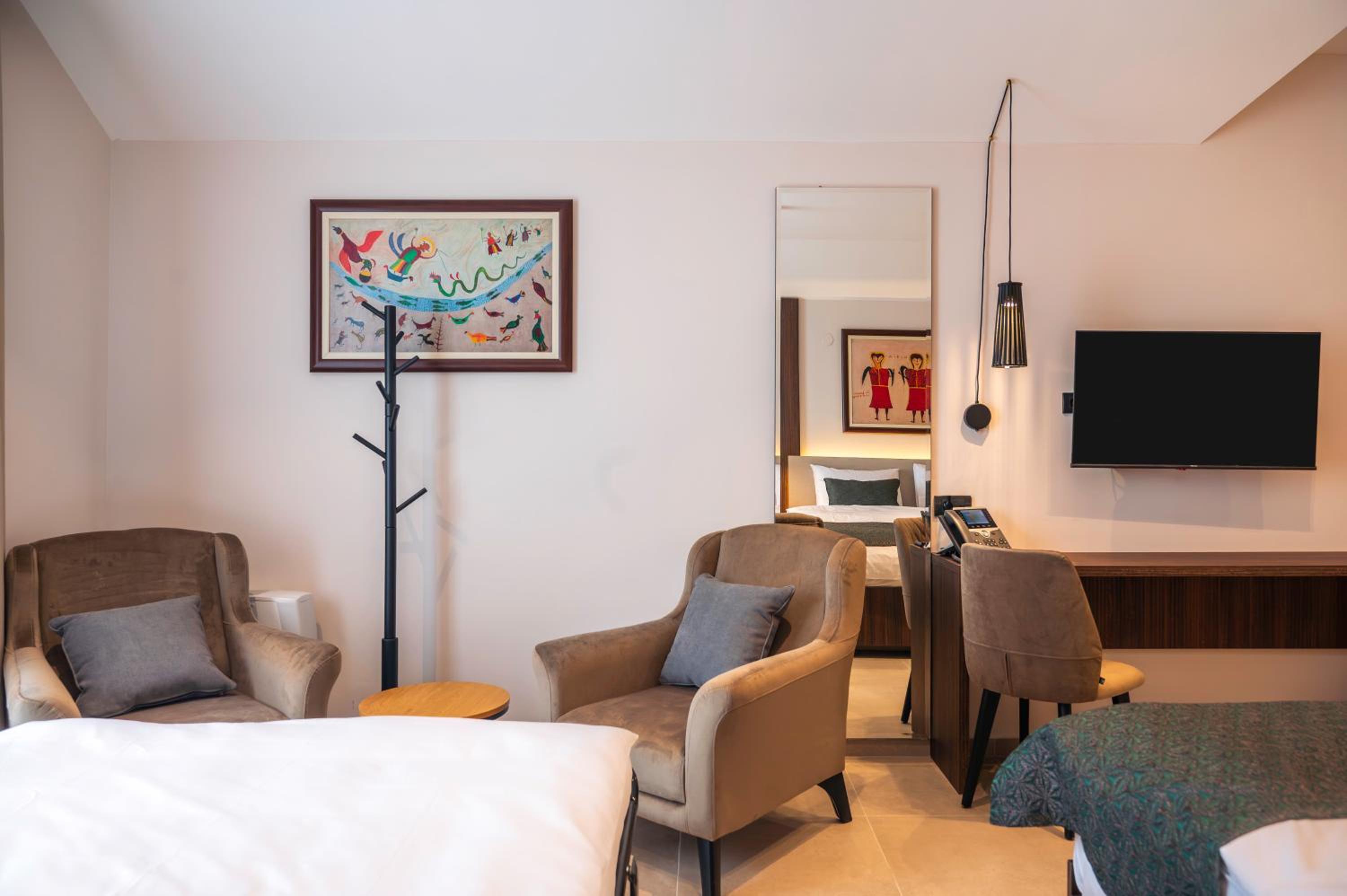 Deluxe Double Room with Extra Bed photo 3