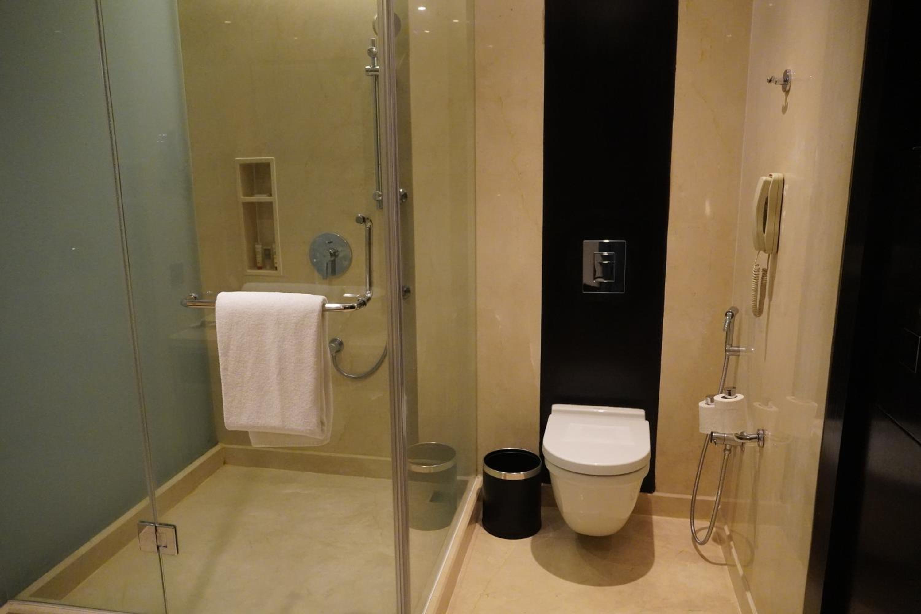 Deluxe King Room - Accessible with 20% discount on Food & Beverage , Laundry and Spa