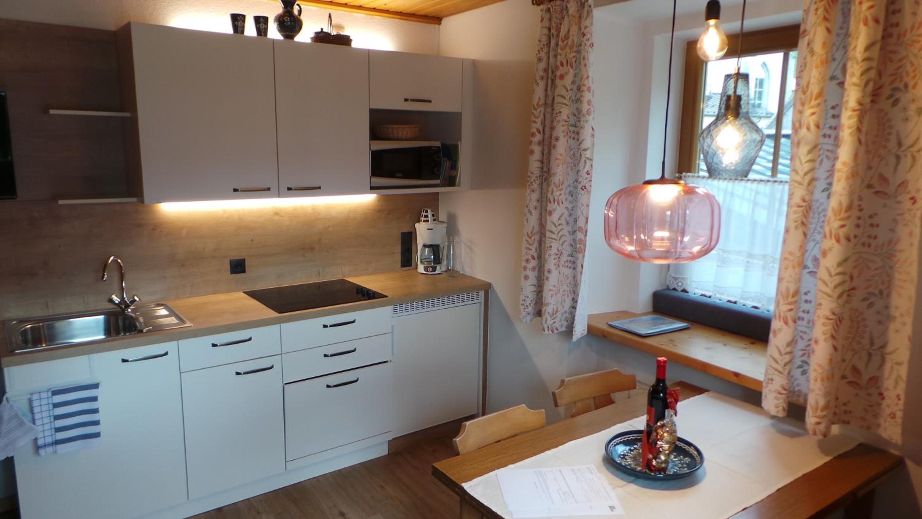 Deluxe One-Bedroom Apartment with City View photo 3
