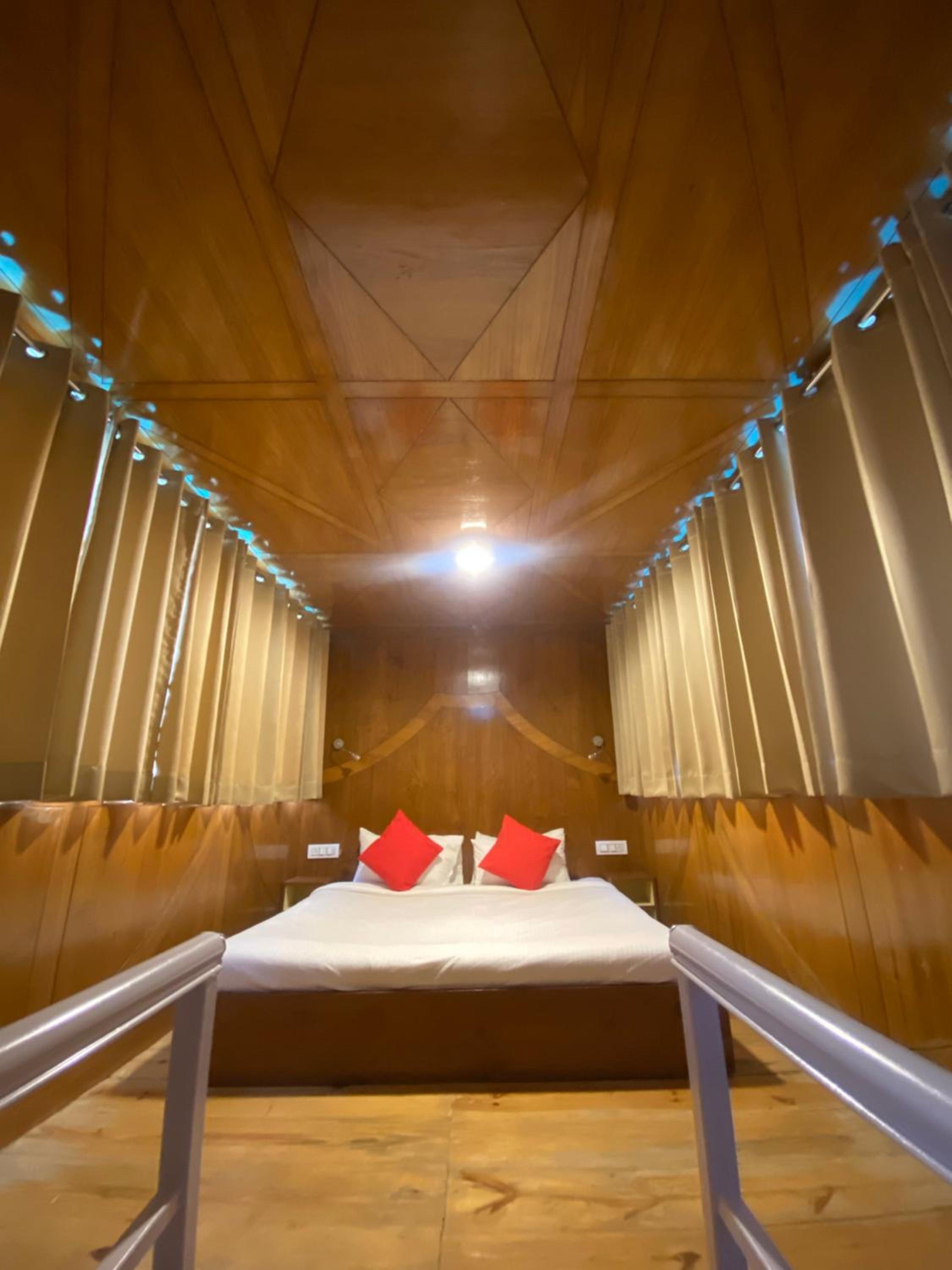 Deluxe Twin Room photo 3