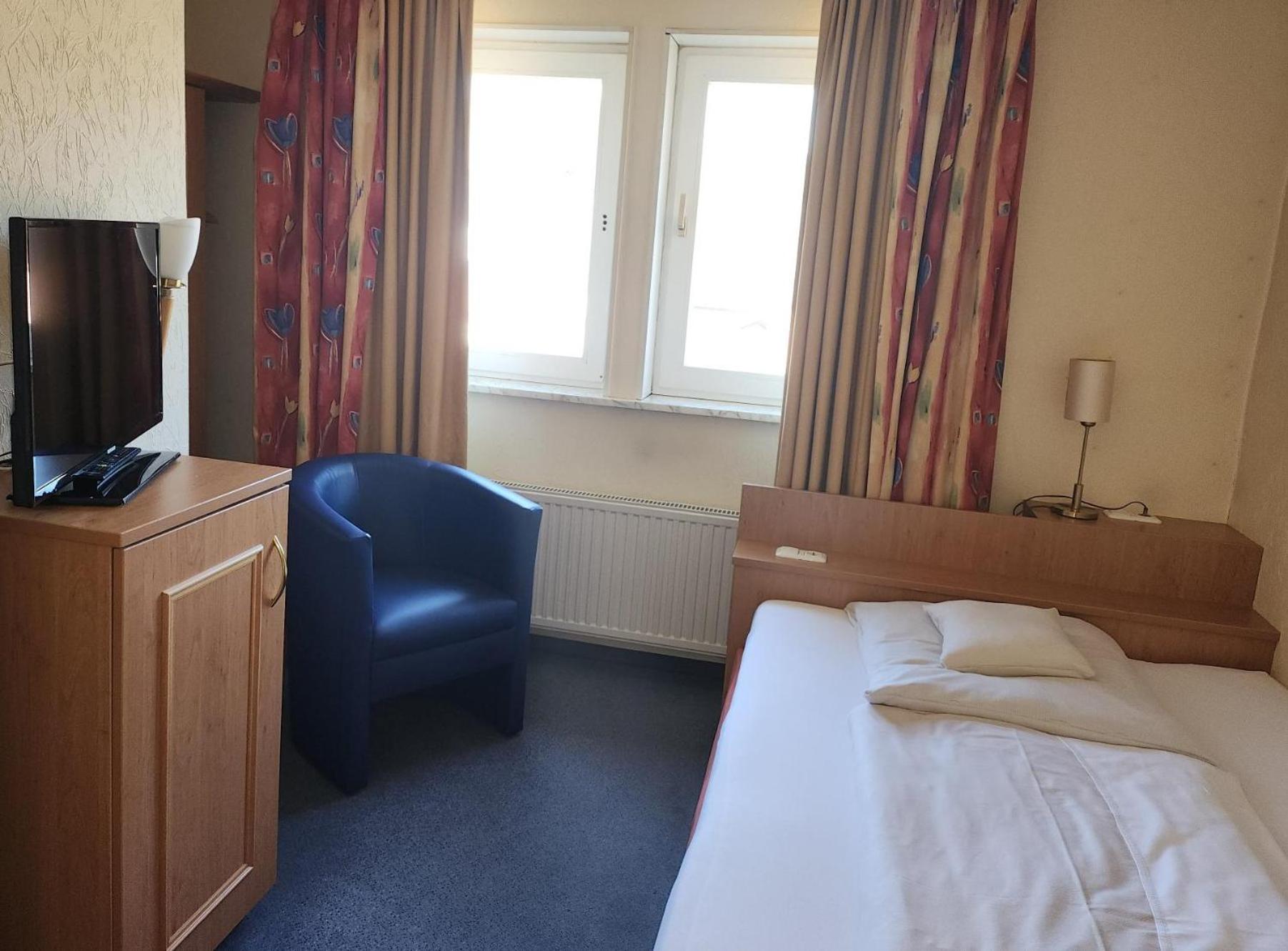 Standard Single Room with Shower photo 3