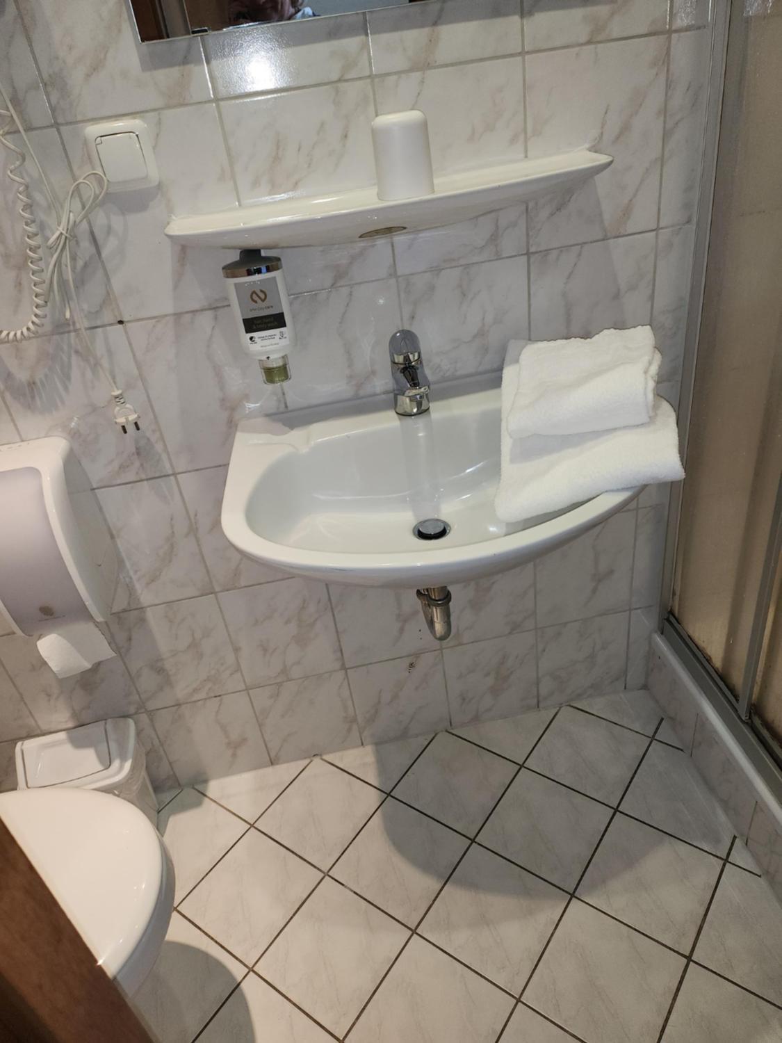 Standard Single Room with Shower photo 2