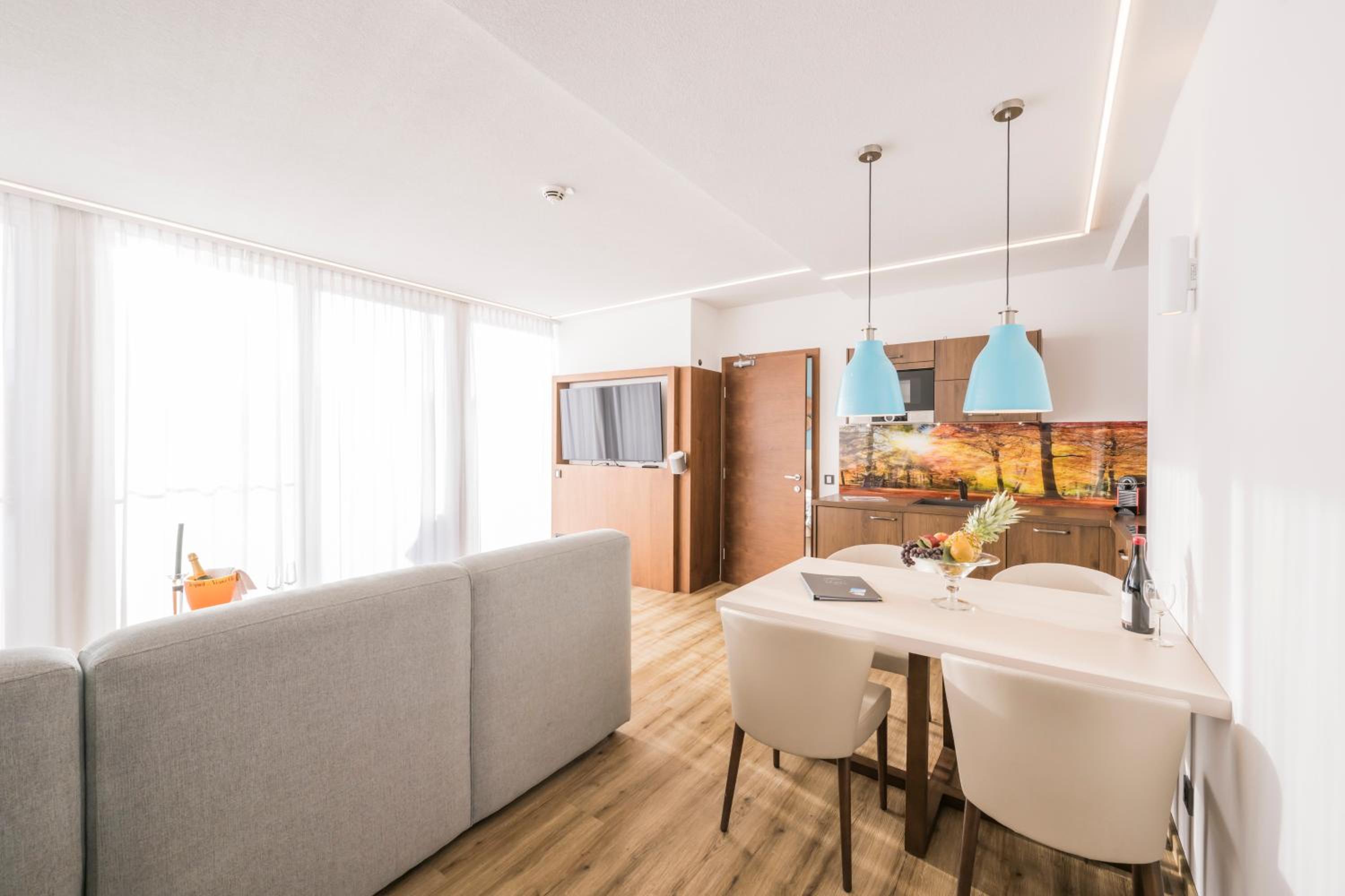 Apartment with Lake View photo 3