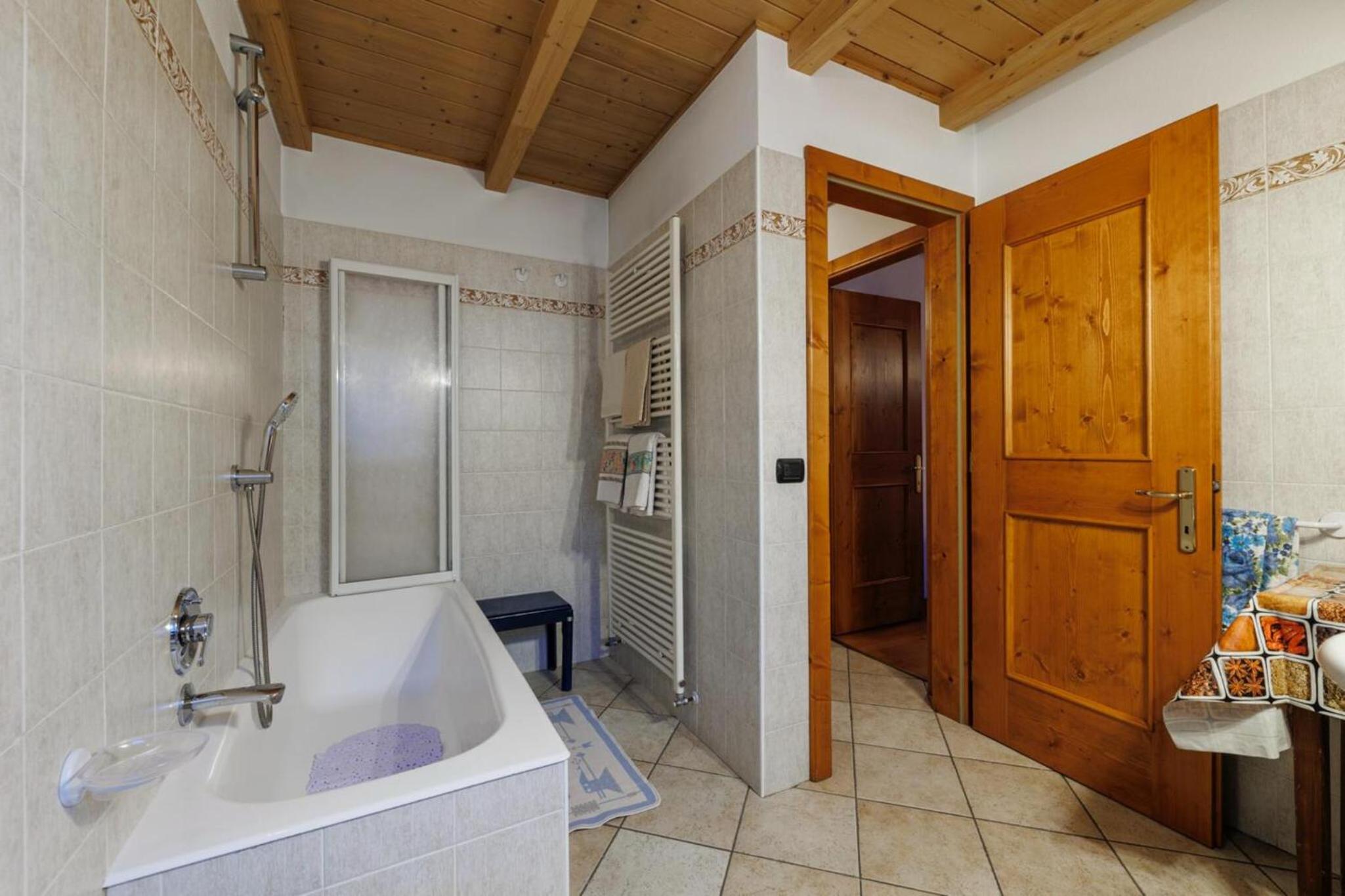 Two-Bedroom Deluxe Apartment with Garden View photo 2