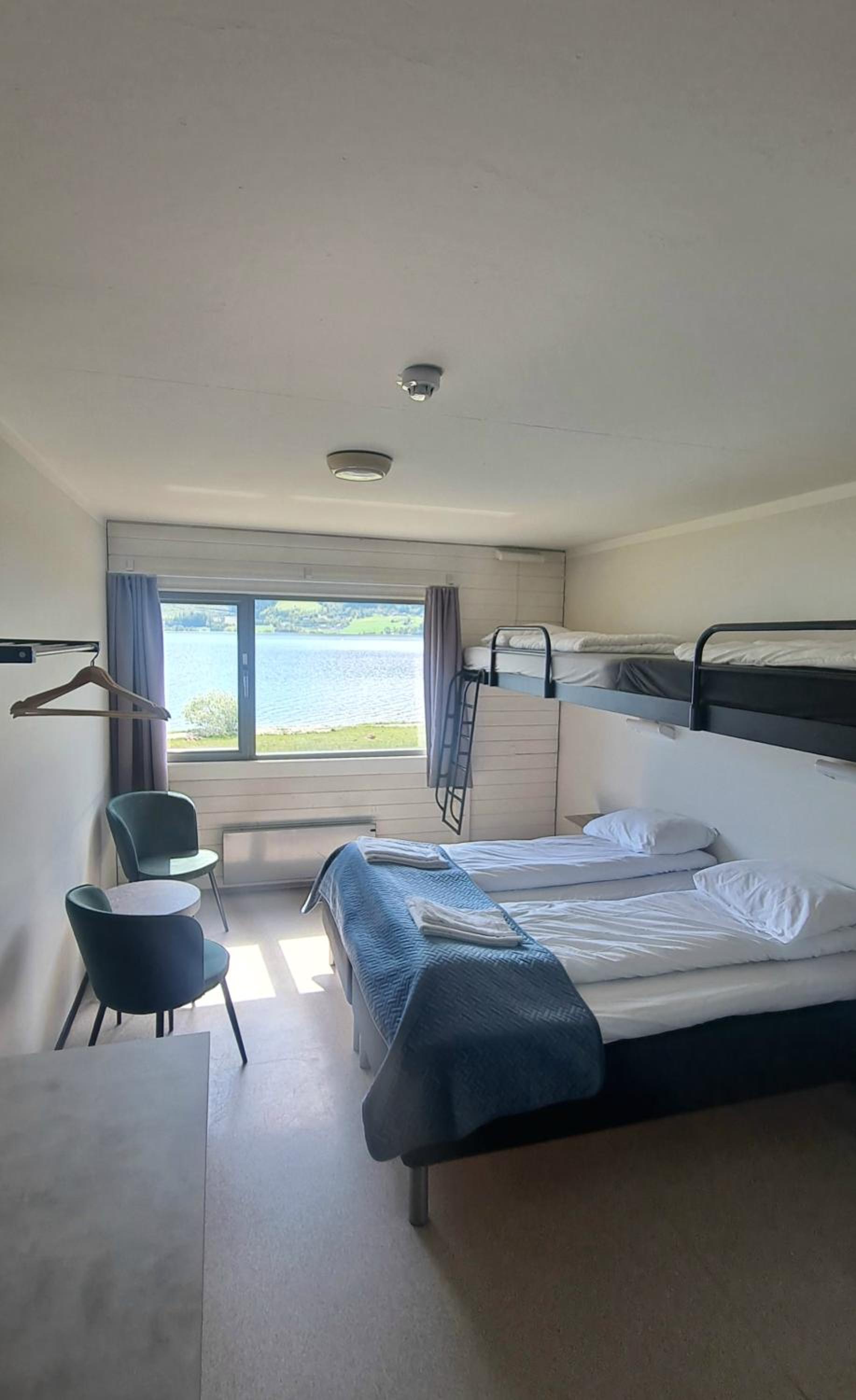 Twin Room with Lake View photo 1