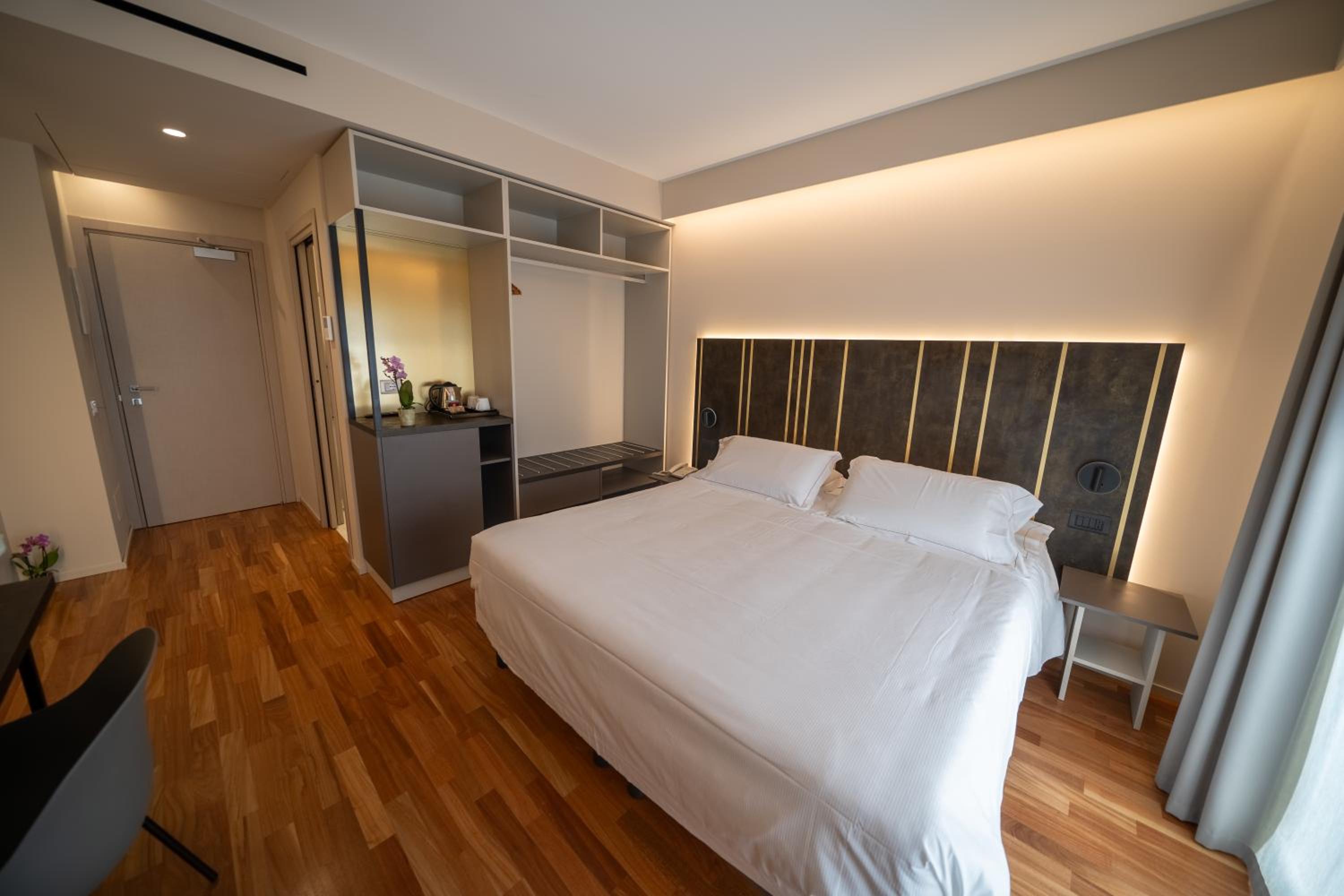 Superior Double or Twin Room with Sea View - Photo 1