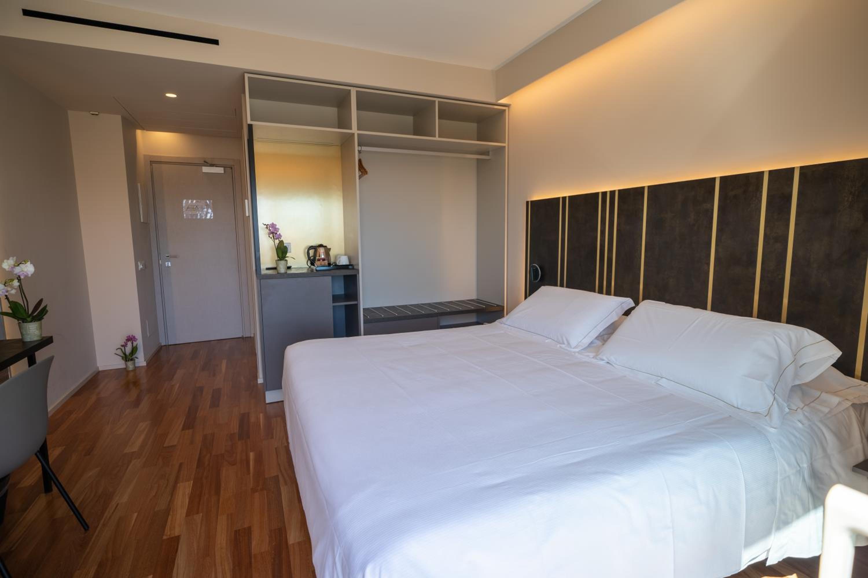 Superior Double or Twin Room with Sea View - Photo 2