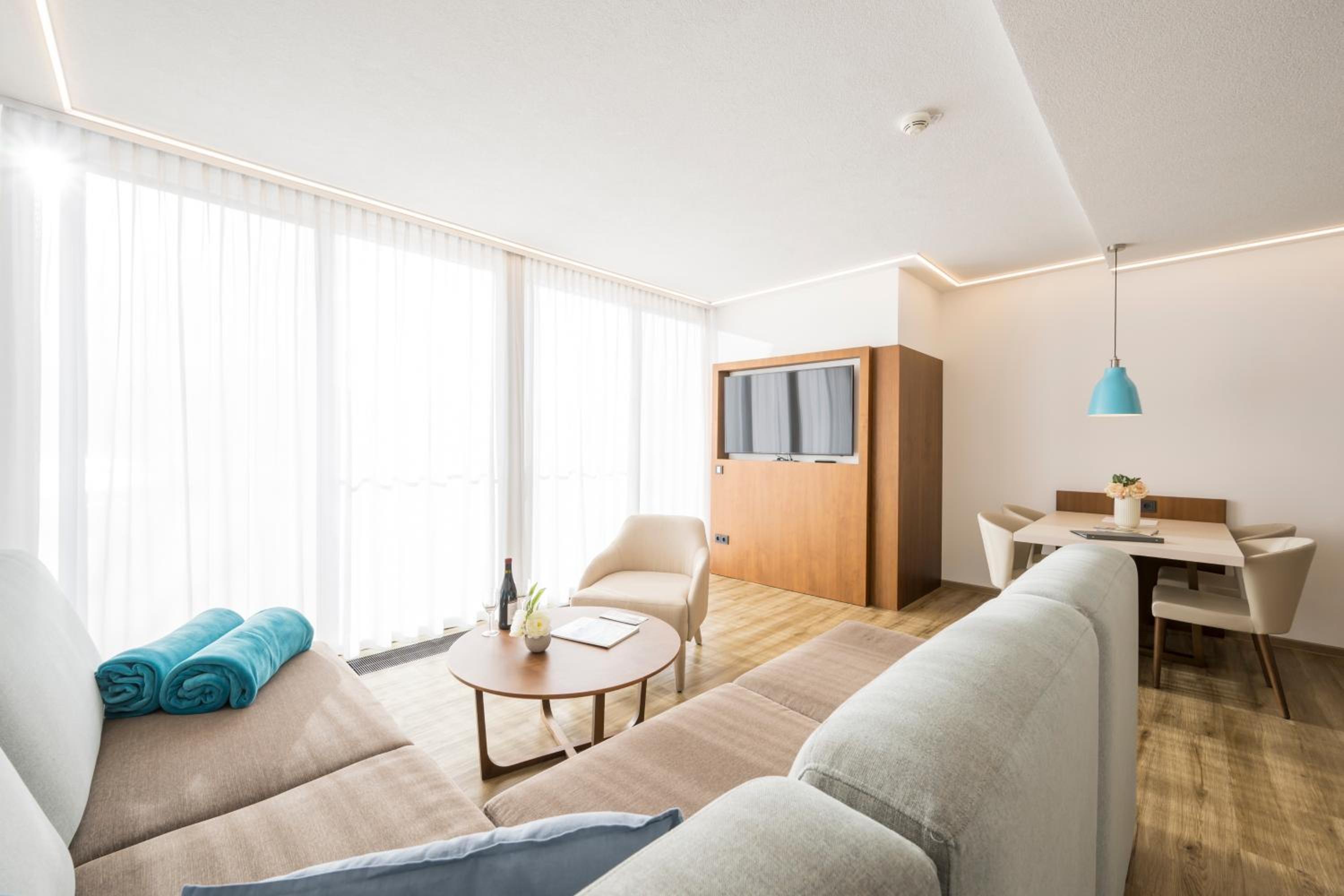 Apartment with Lake View photo 2