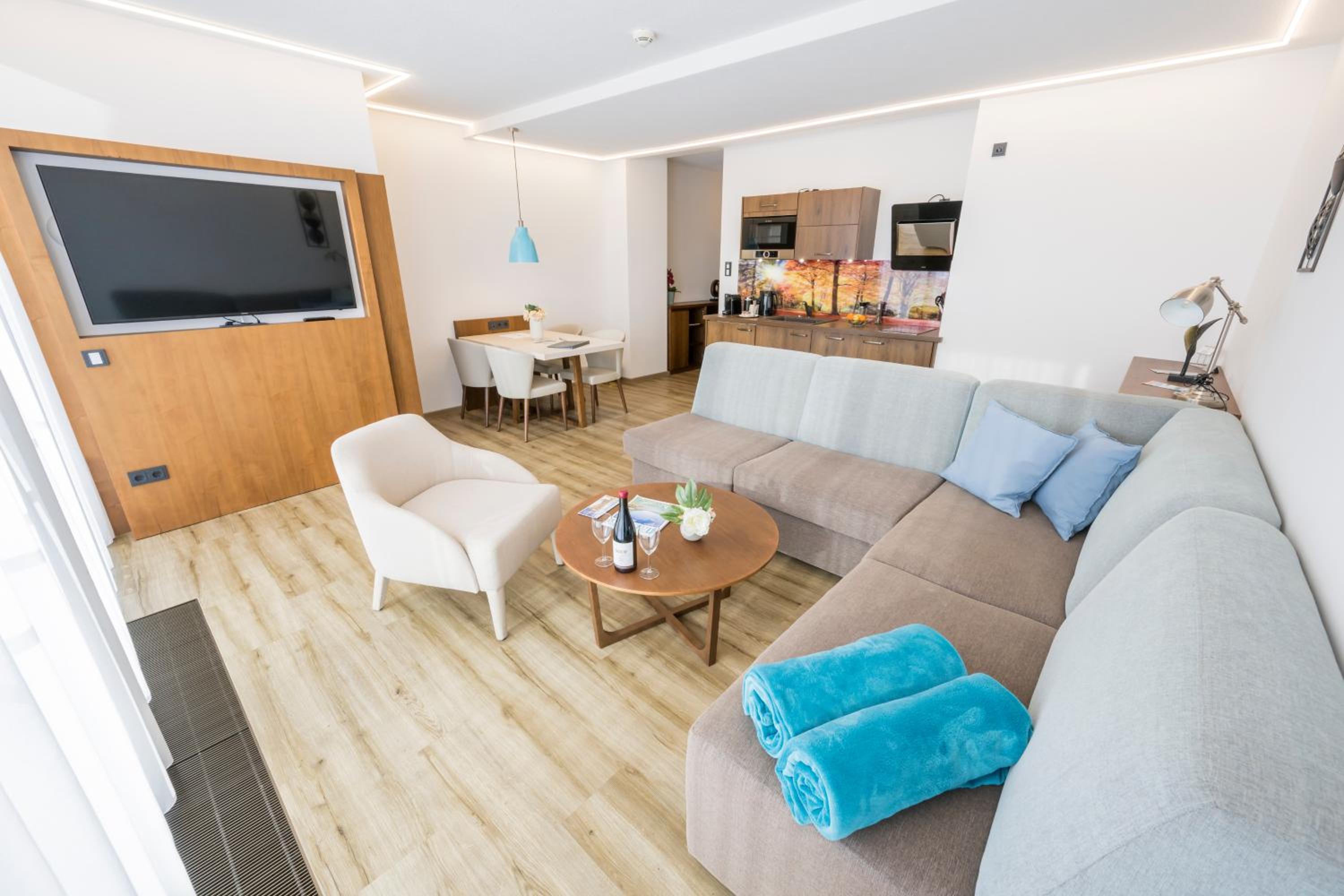 Apartment with Lake View photo 3