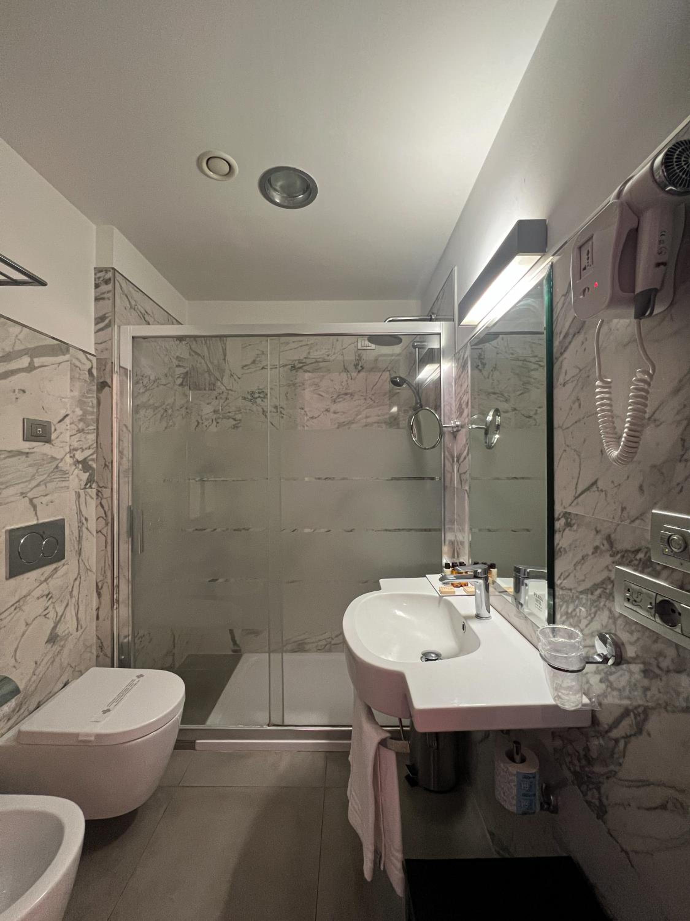 Classic Double or Twin Room - Photo 4