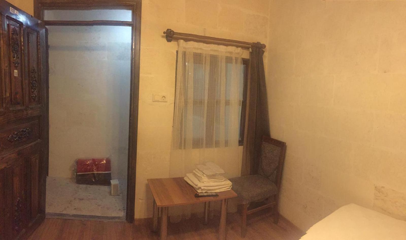 Deluxe Room (1 adult + 1 child) - Photo 1