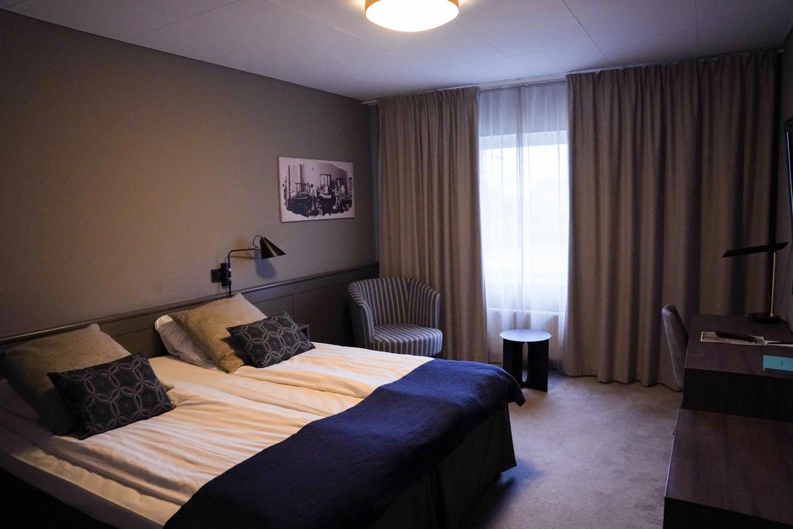 Standard Twin Room - Photo 4