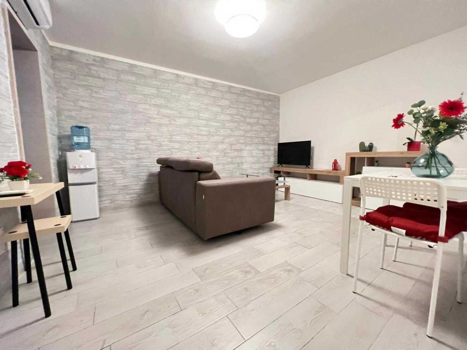 Deluxe One-Bedroom Apartment photo 1