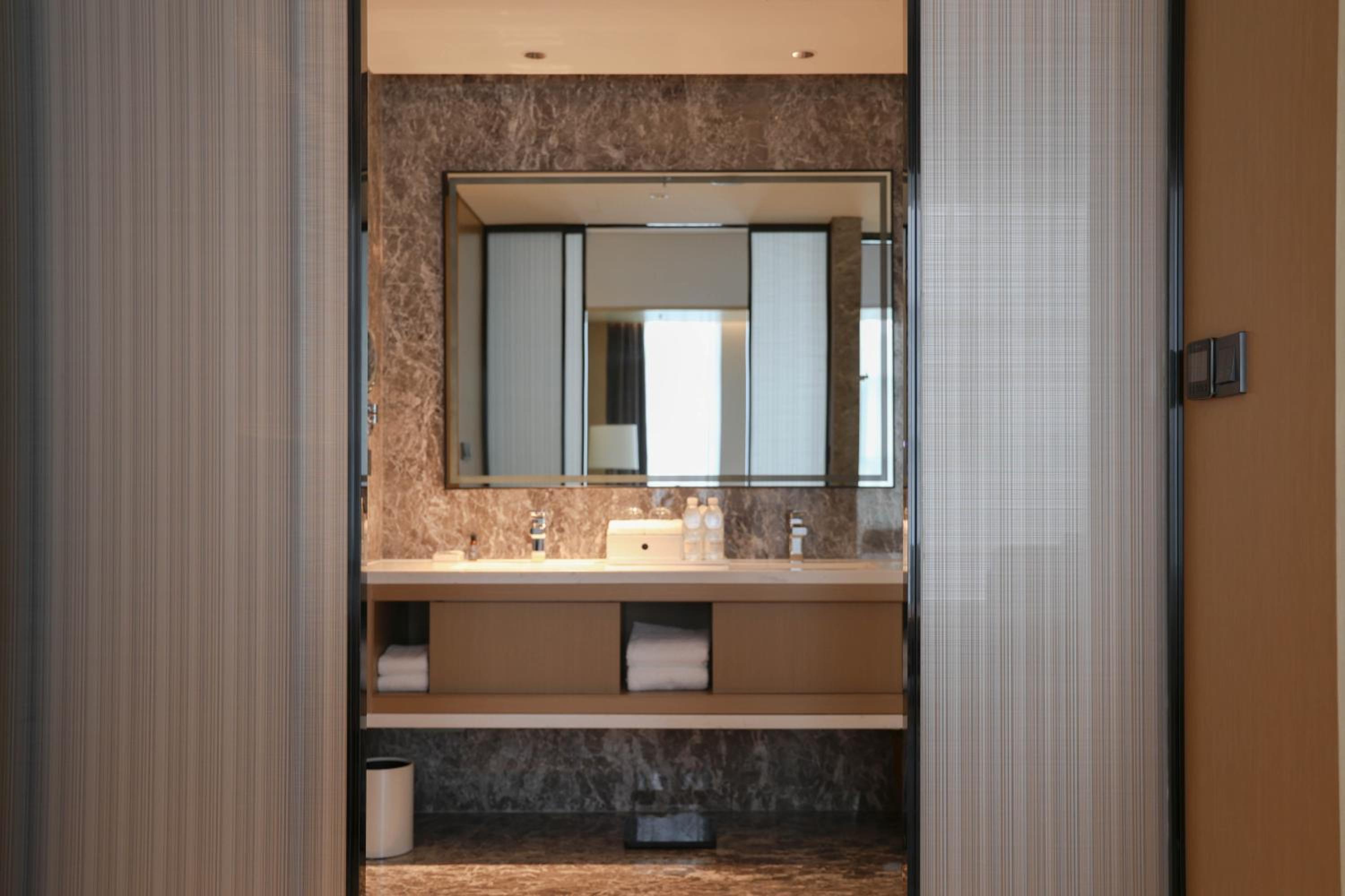 Premier King Suite photo 2