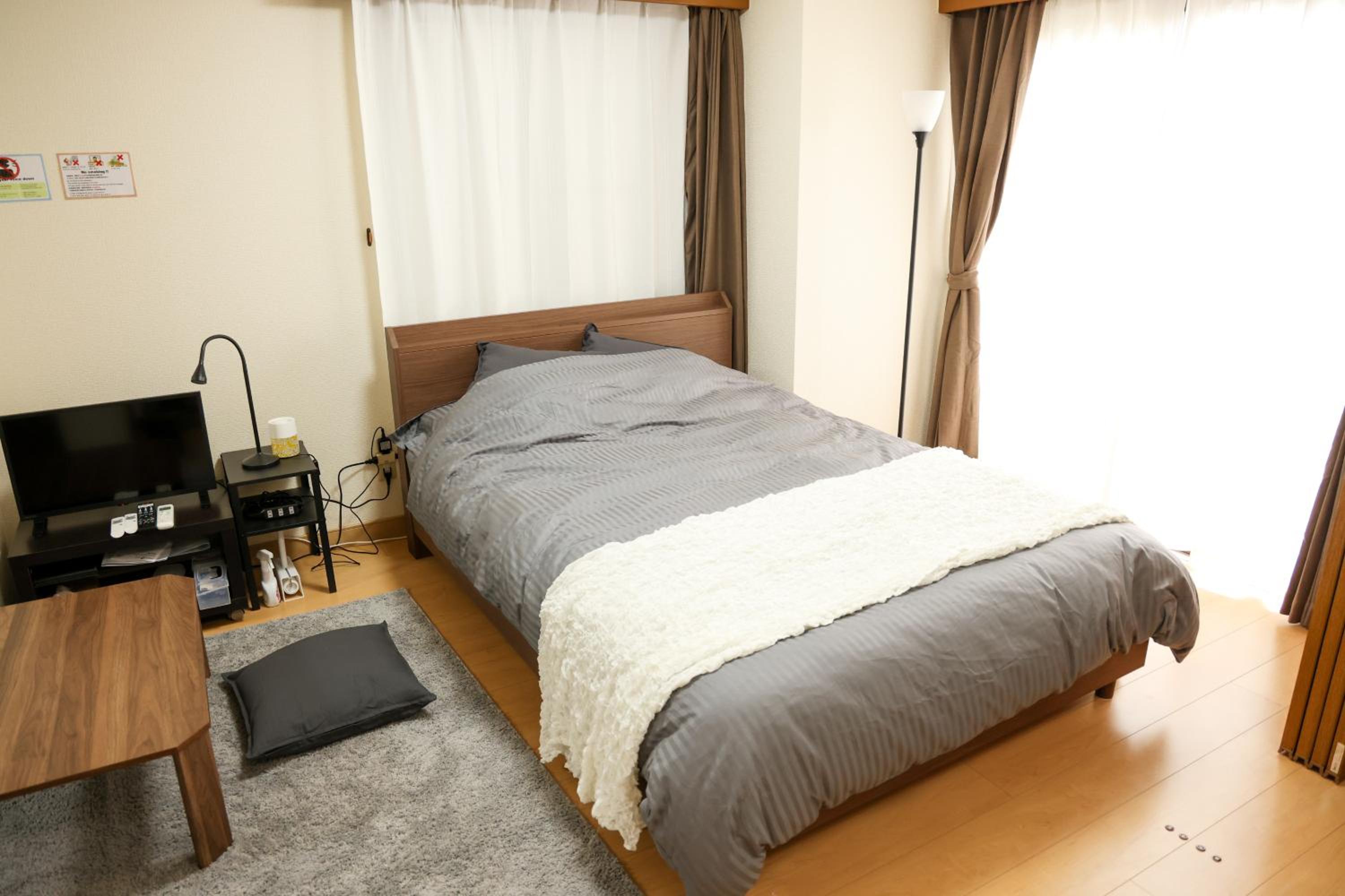 One-Bedroom Apartment photo 1
