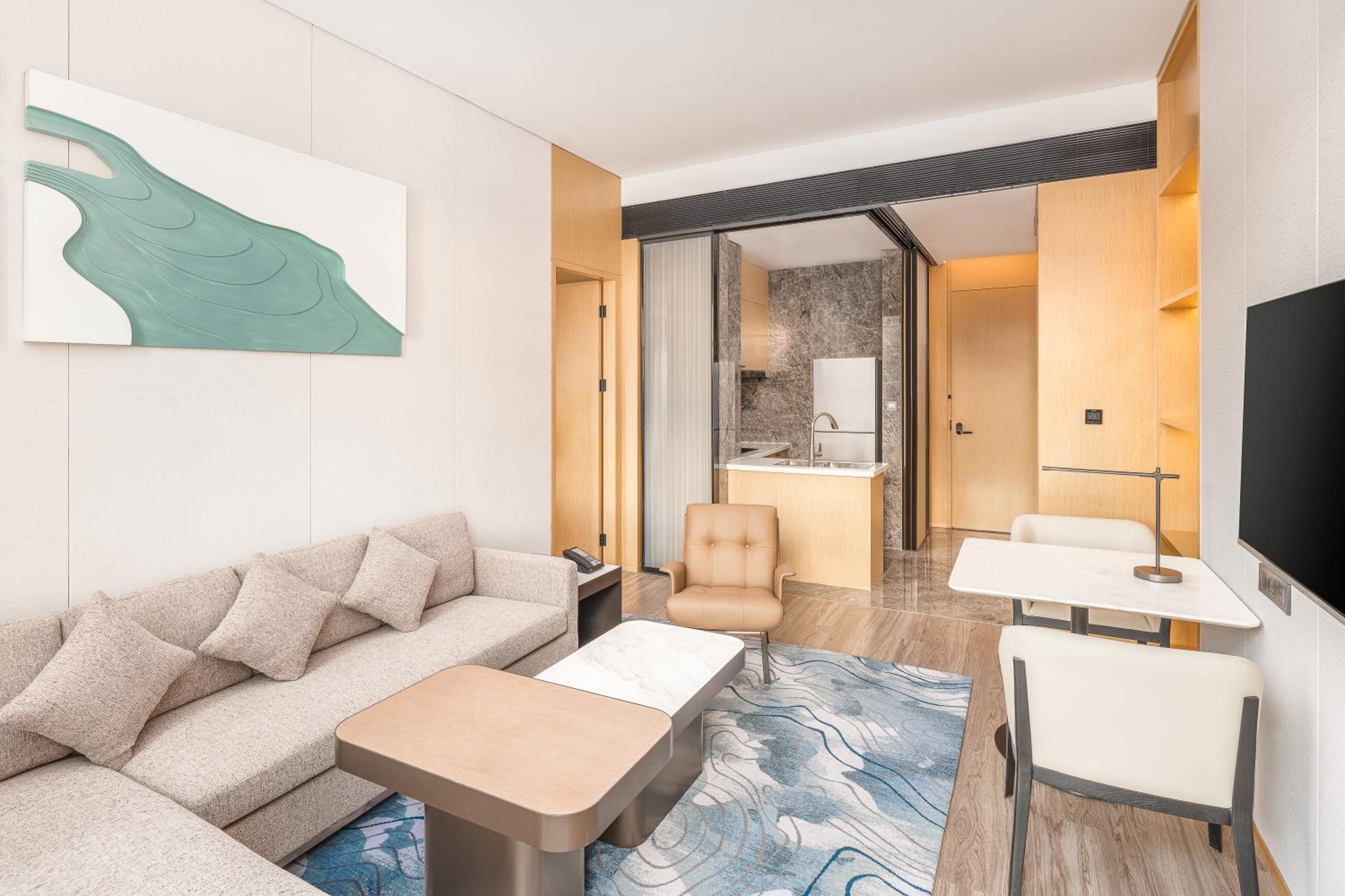 Deluxe Junior King Suite photo 1
