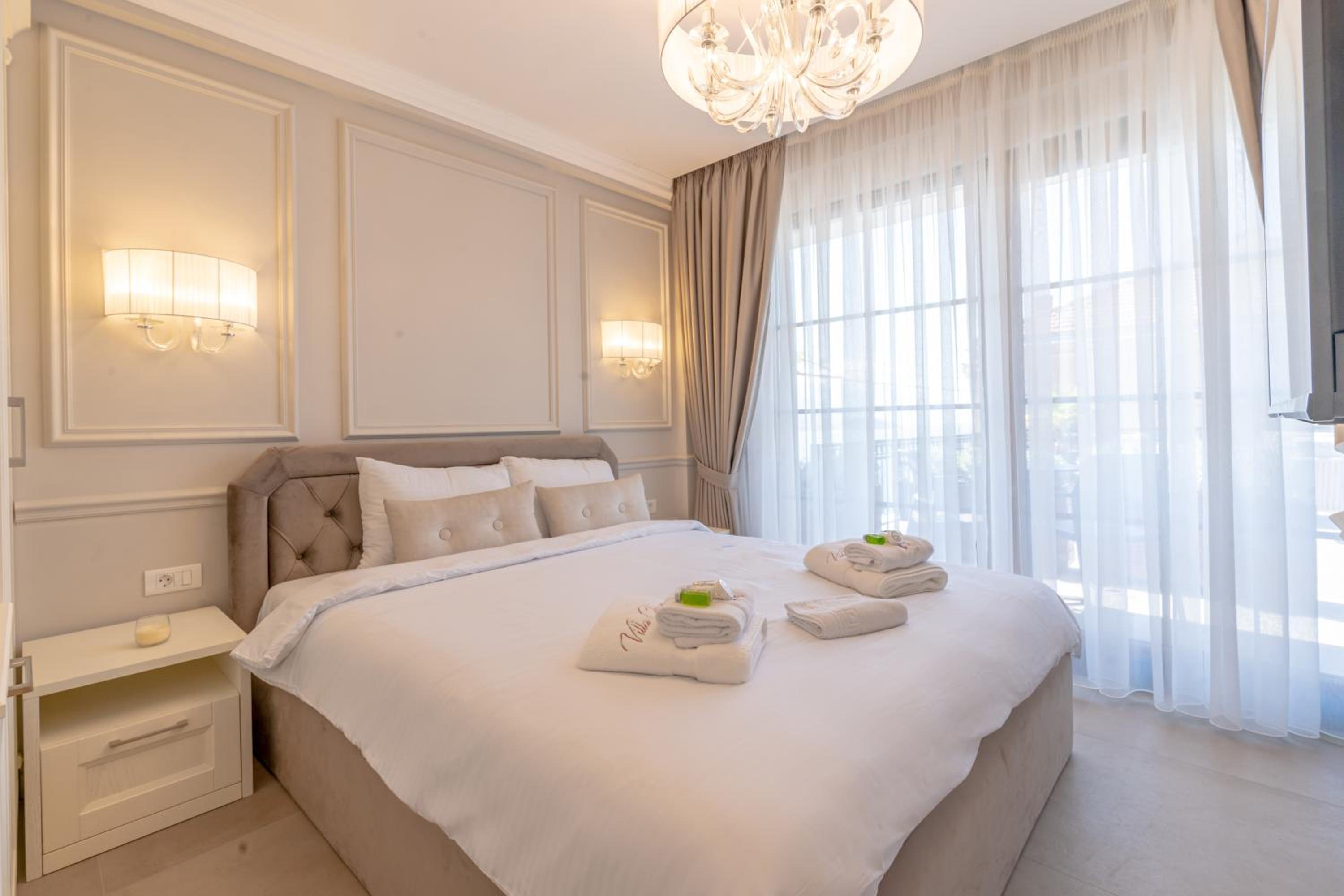 Deluxe Double Room with Balcony photo 1