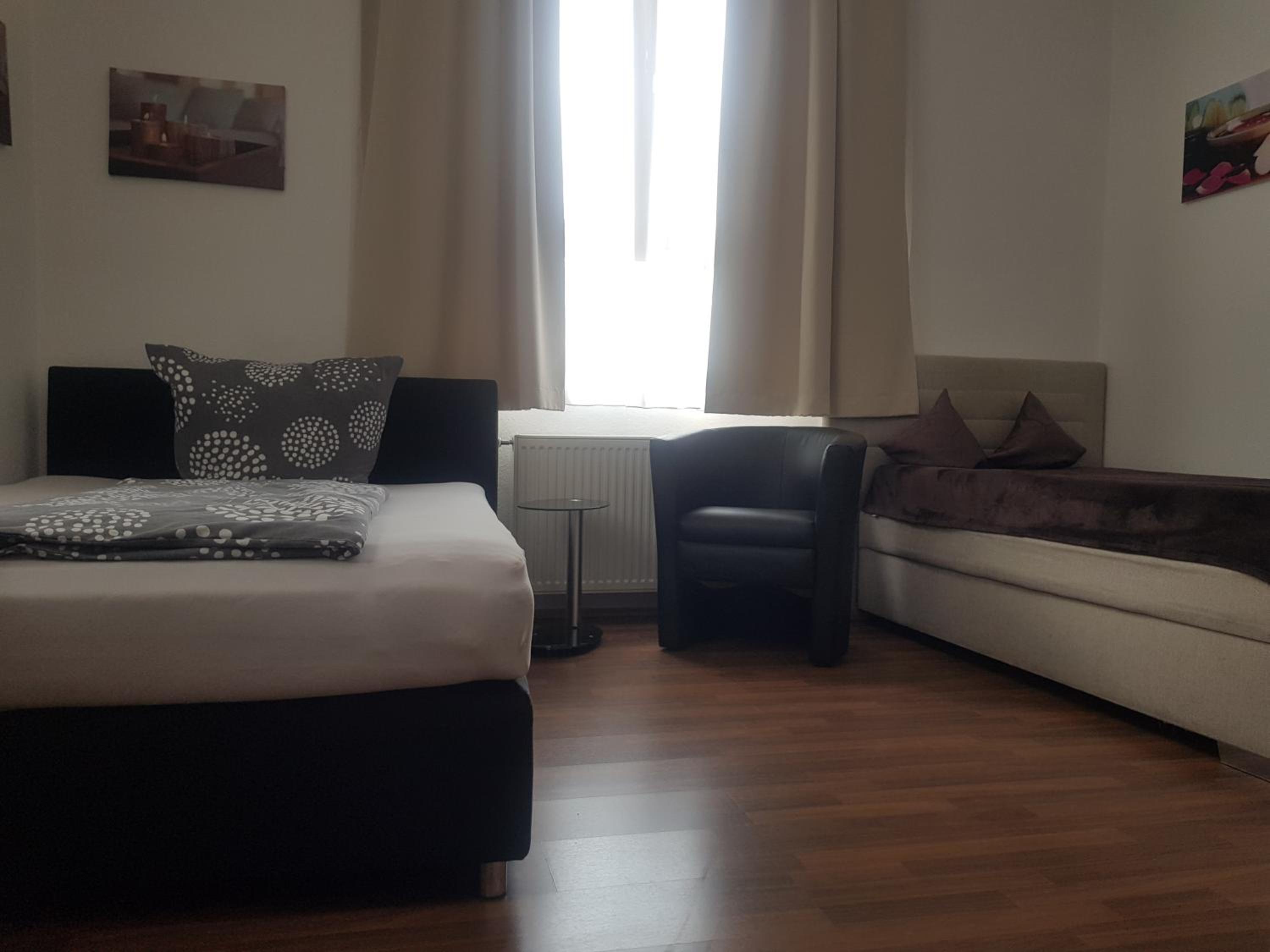 Studio Apartment - Photo 1