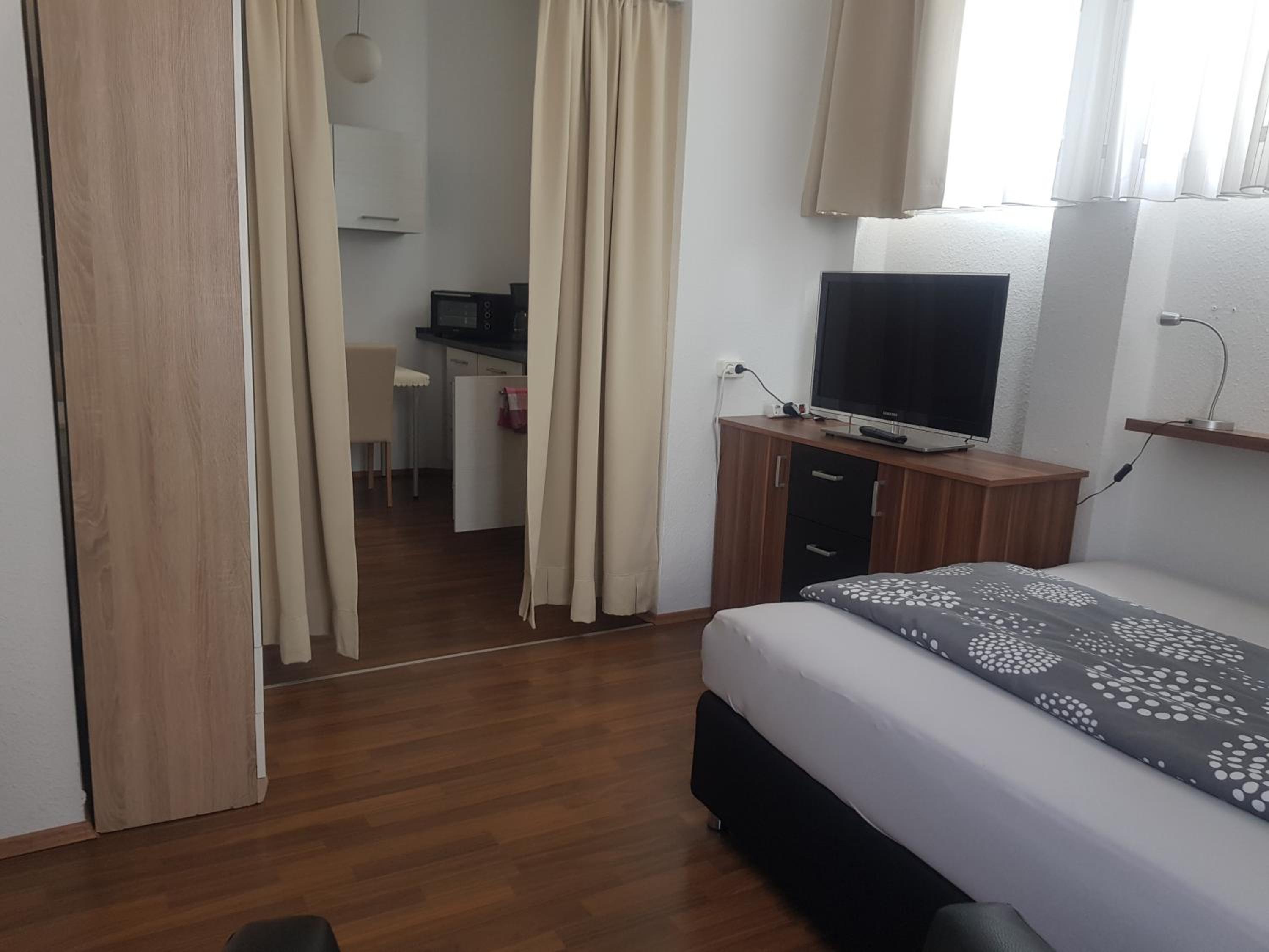 Studio Apartment - Photo 9