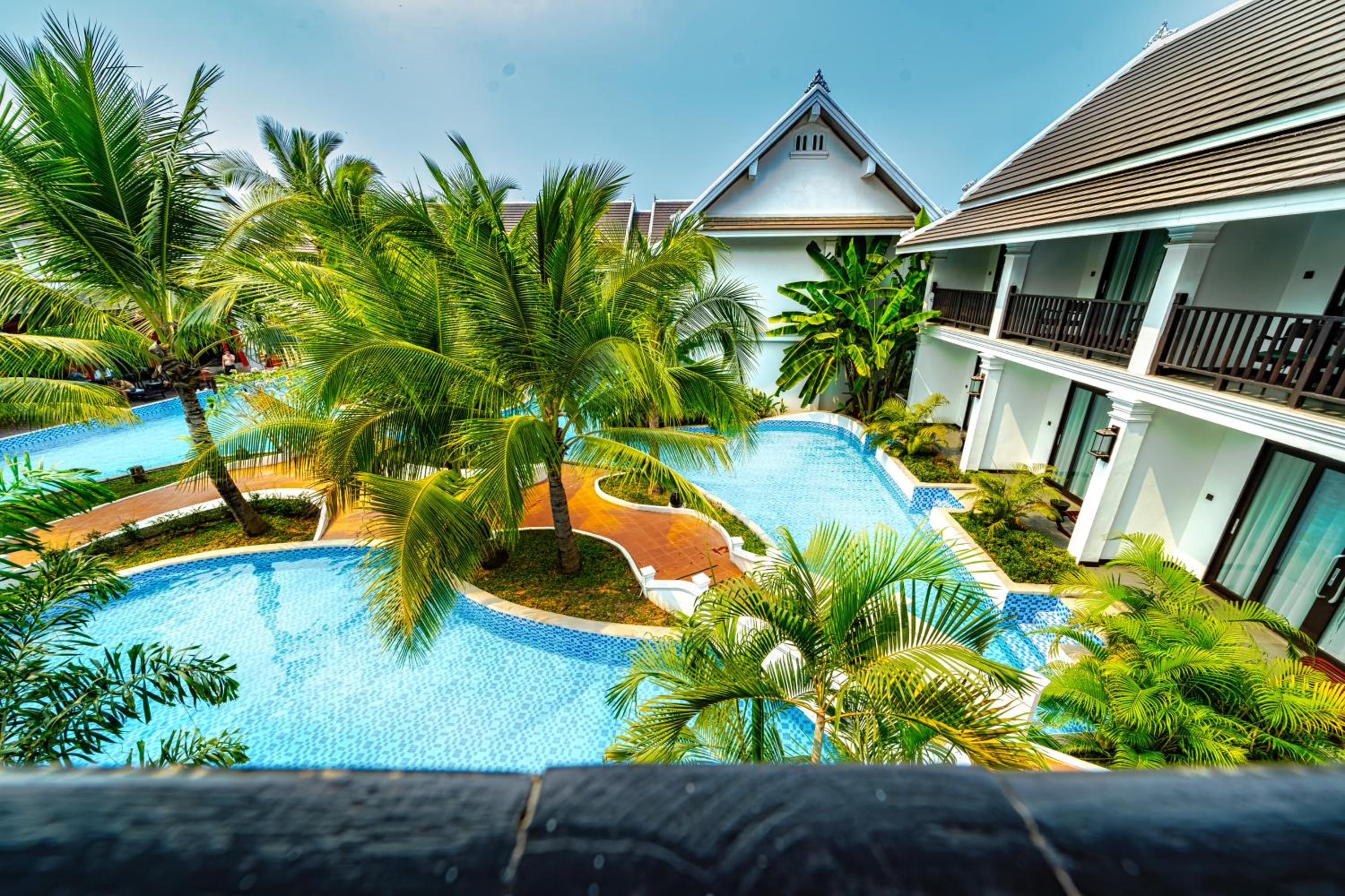 Deluxe Double Room with Balcony - Photo 6