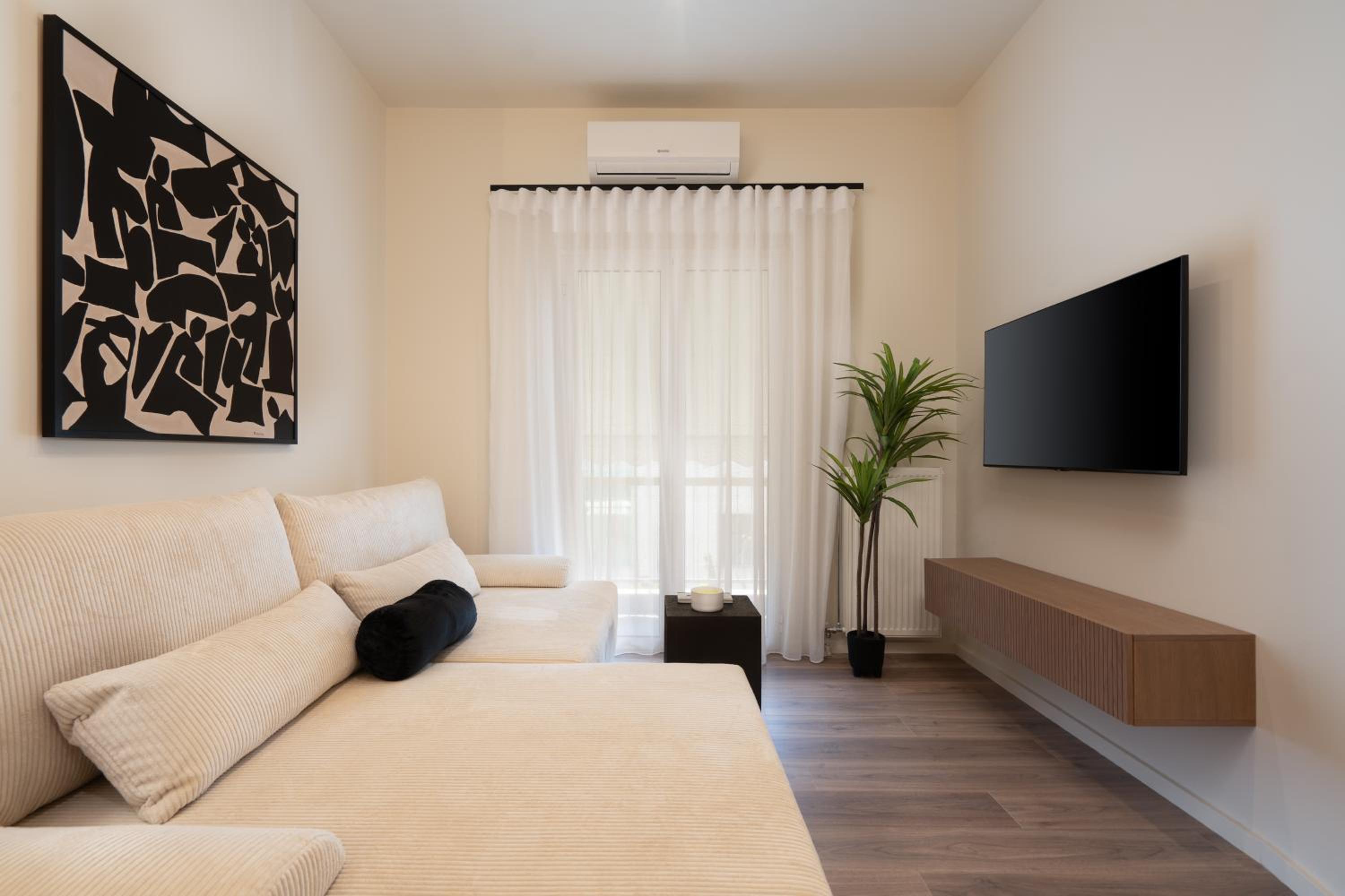 Two-Bedroom Deluxe Apartment with Balcony photo 1