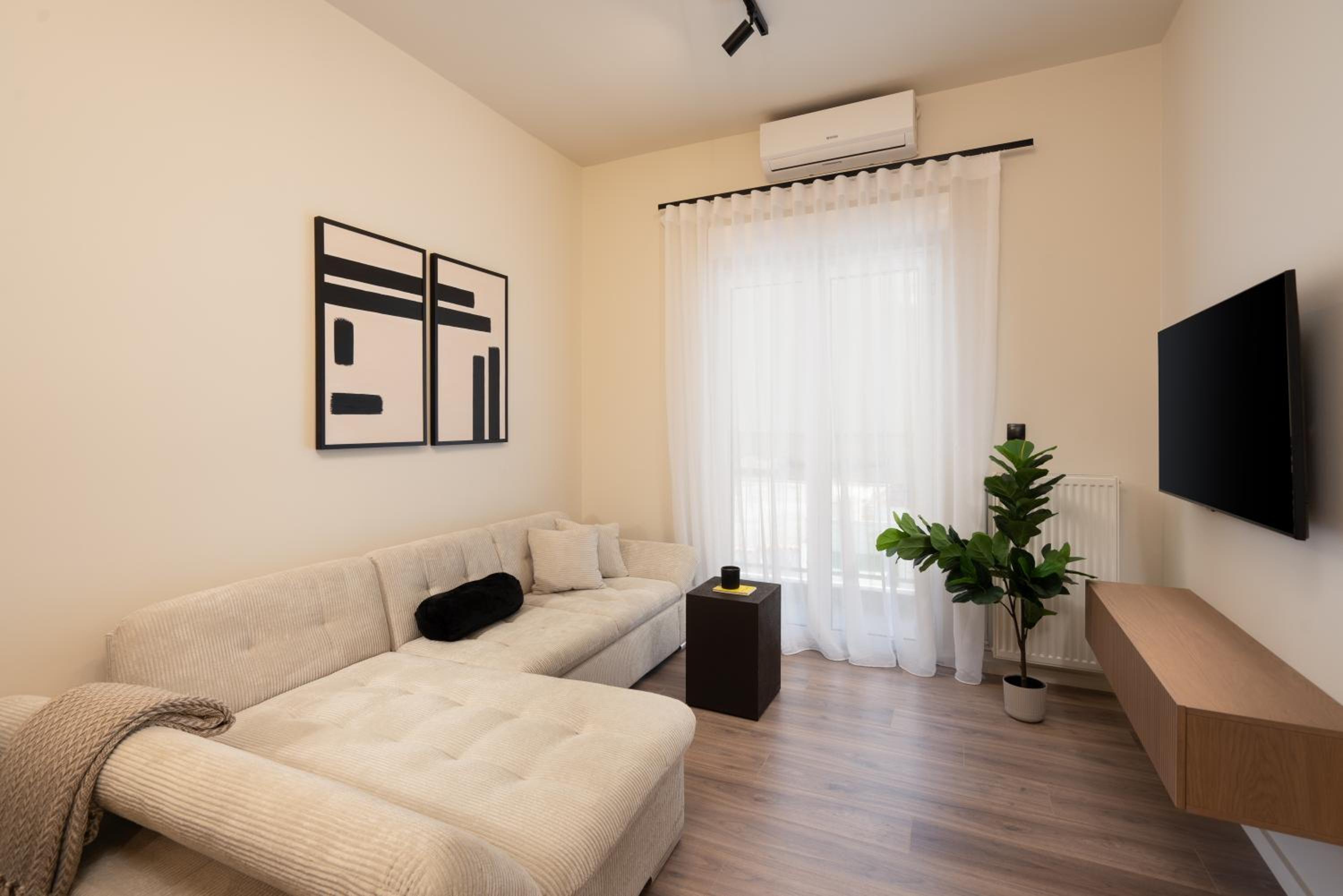 Two-Bedroom Deluxe Apartment with Balcony photo 1