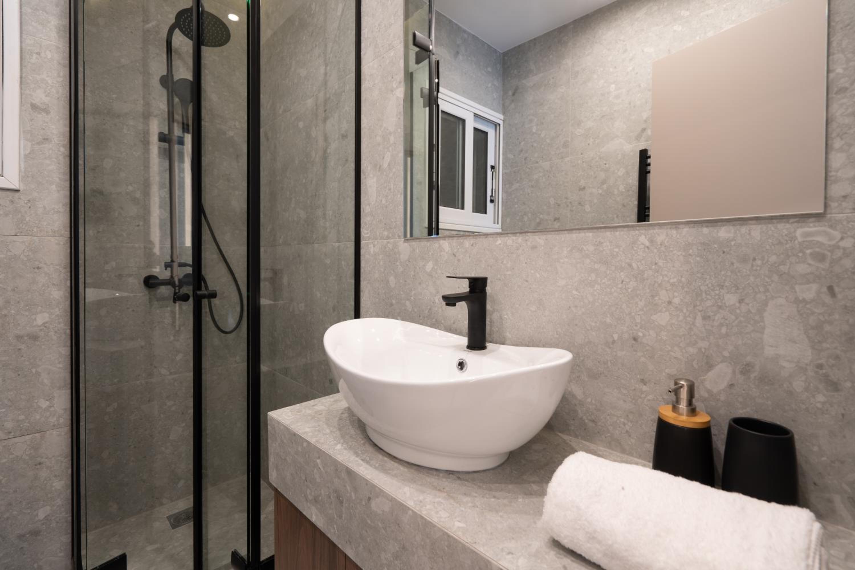 Two-Bedroom Deluxe Apartment with Balcony photo 2
