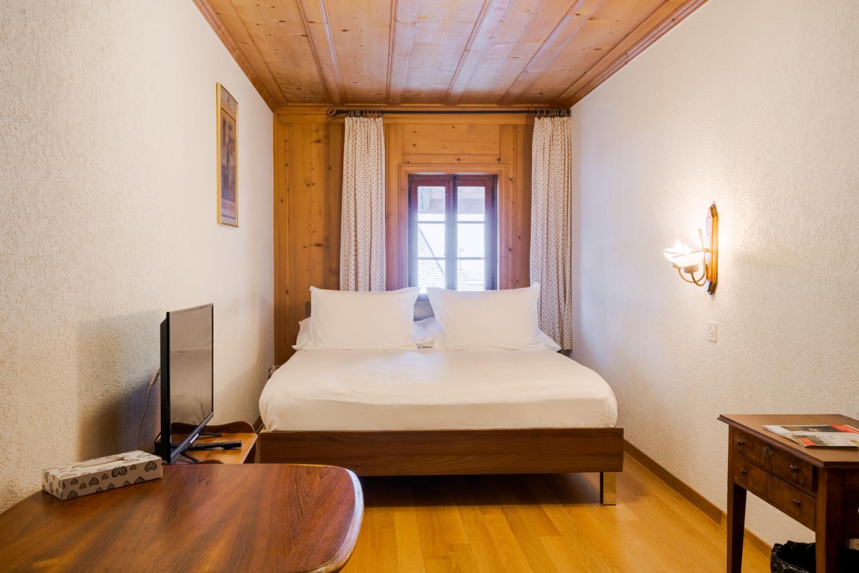 Economy Double Room photo 1