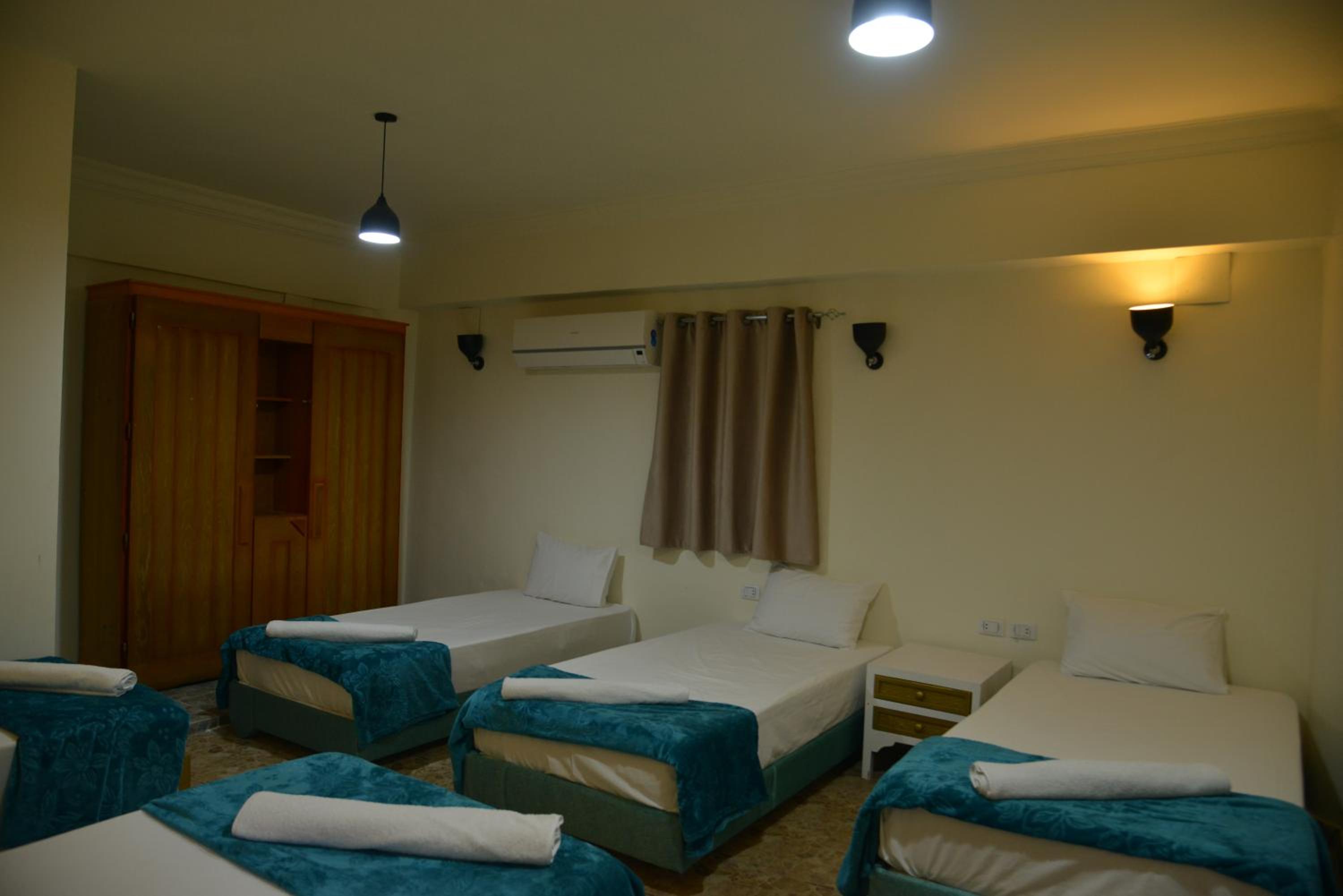 Female Dormitory Room photo 3