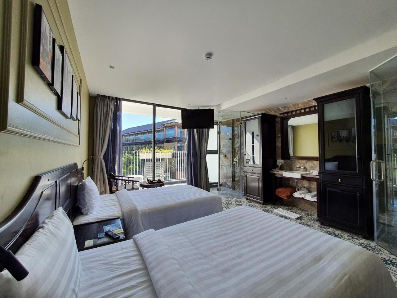 Deluxe Double or Twin Room with Mountain View