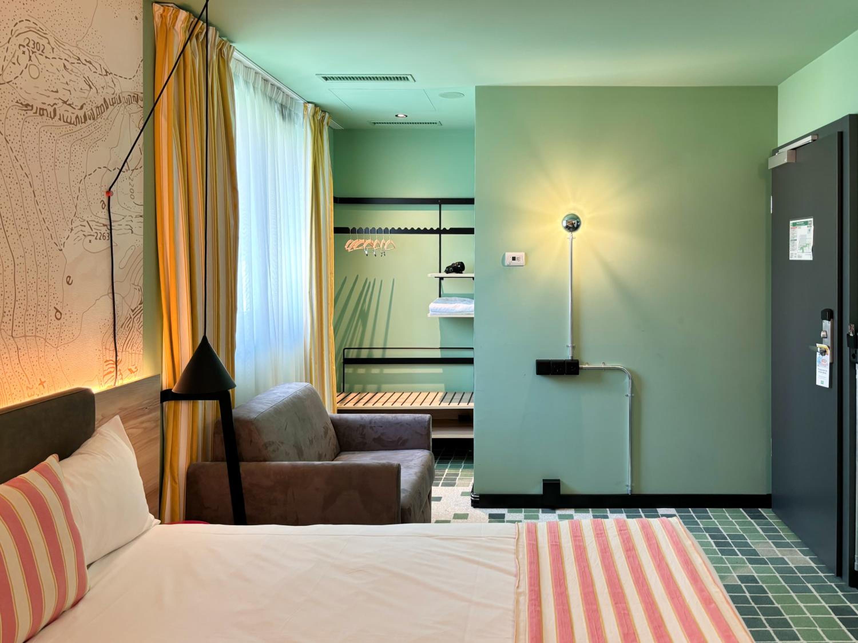 Queen Room with Balcony