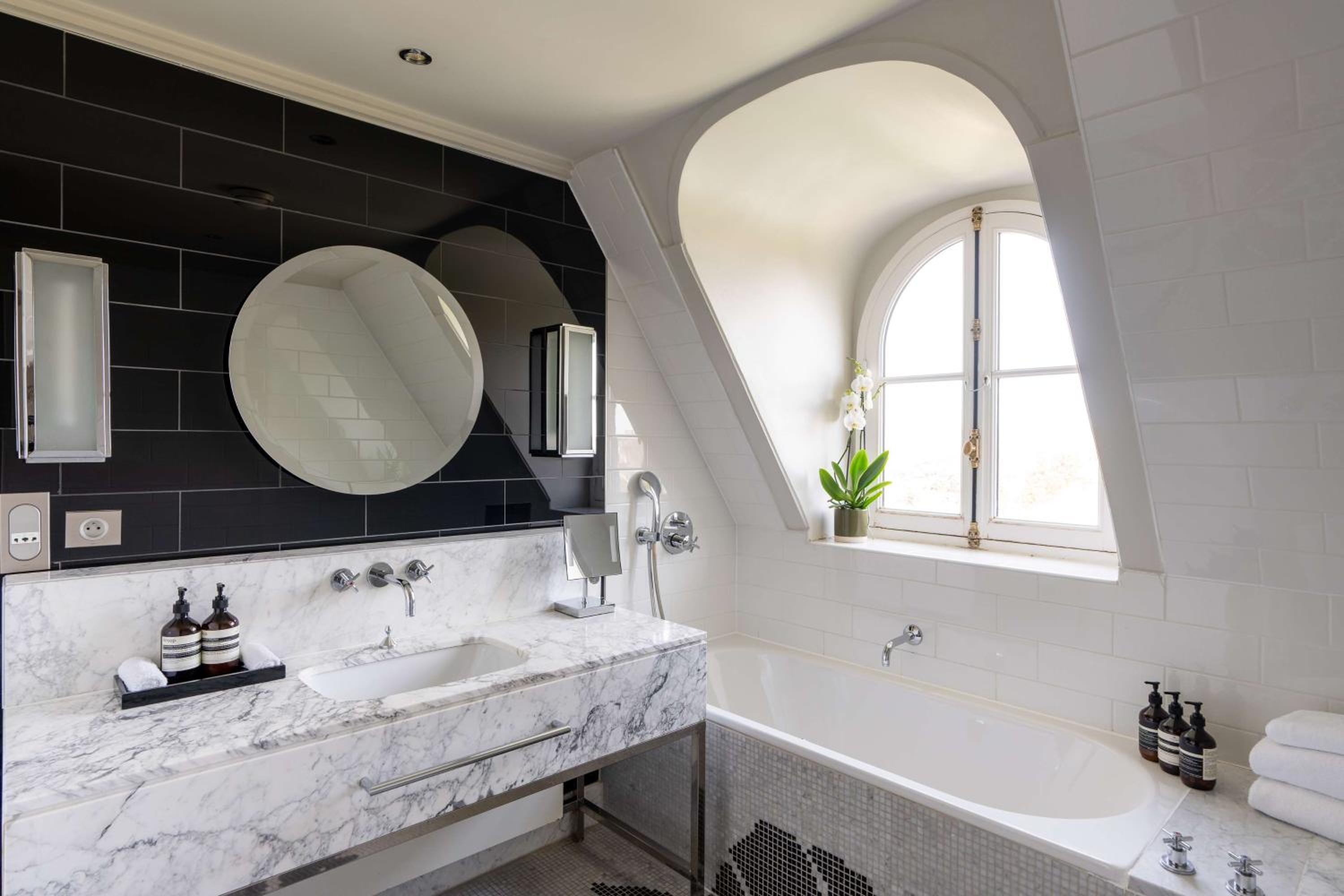 Palace 5 Star - Superior King Mansard Room