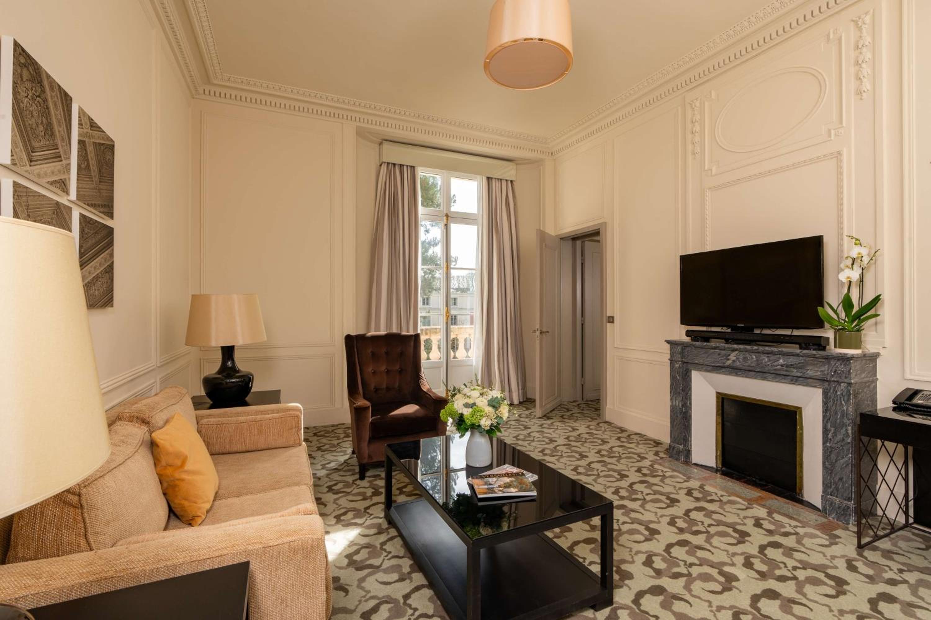 Palace 5 Star - Deluxe King Suite with Garden View