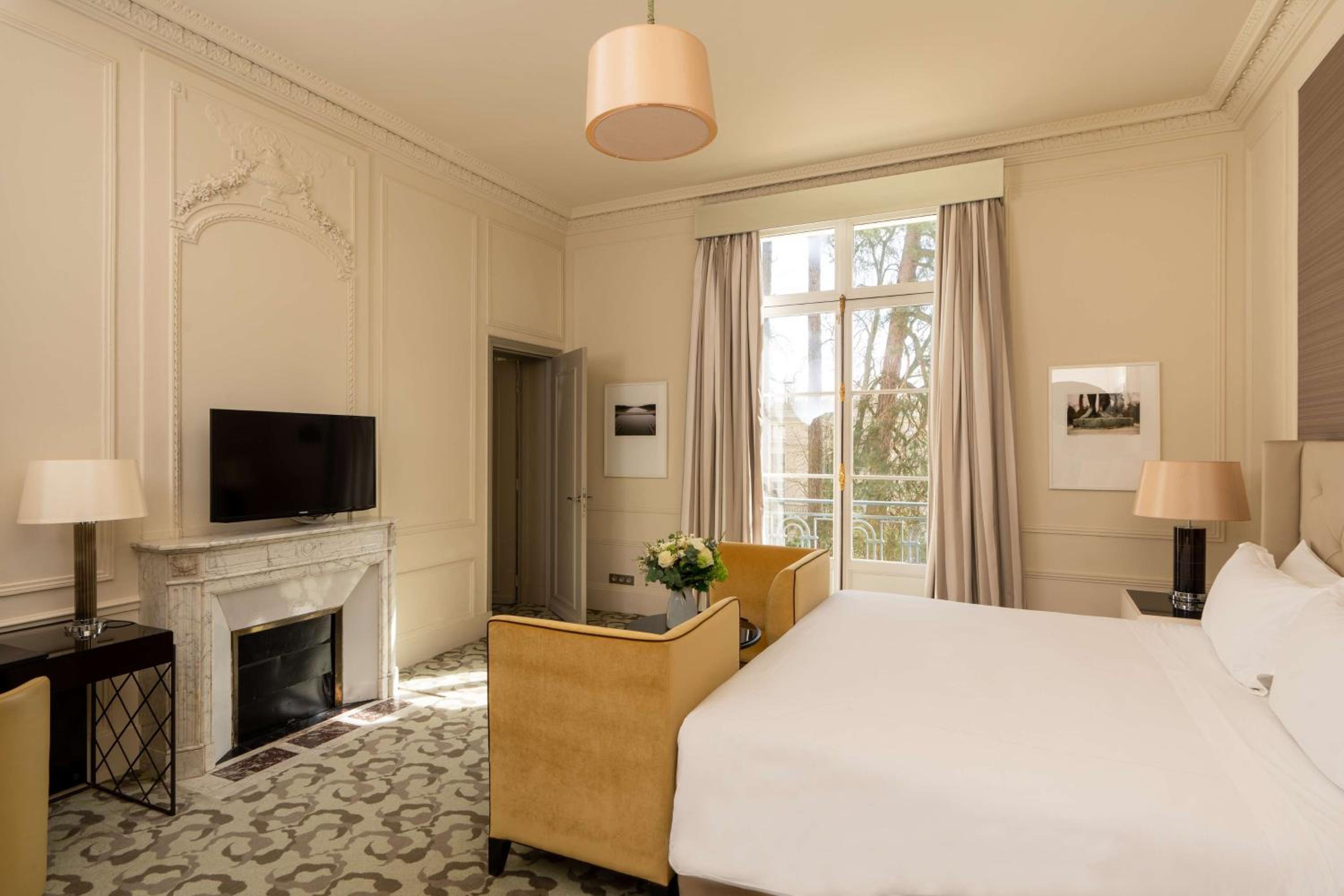 Palace 5 Star - Deluxe King Suite with Garden View