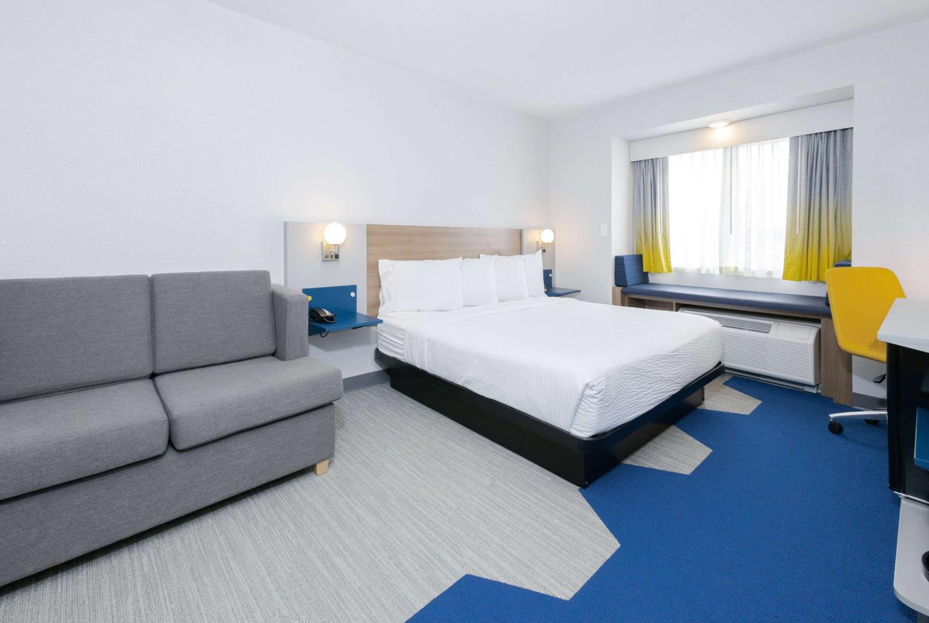 Deluxe Queen Room -  Hearing Accessible/Non-Smoking photo 1