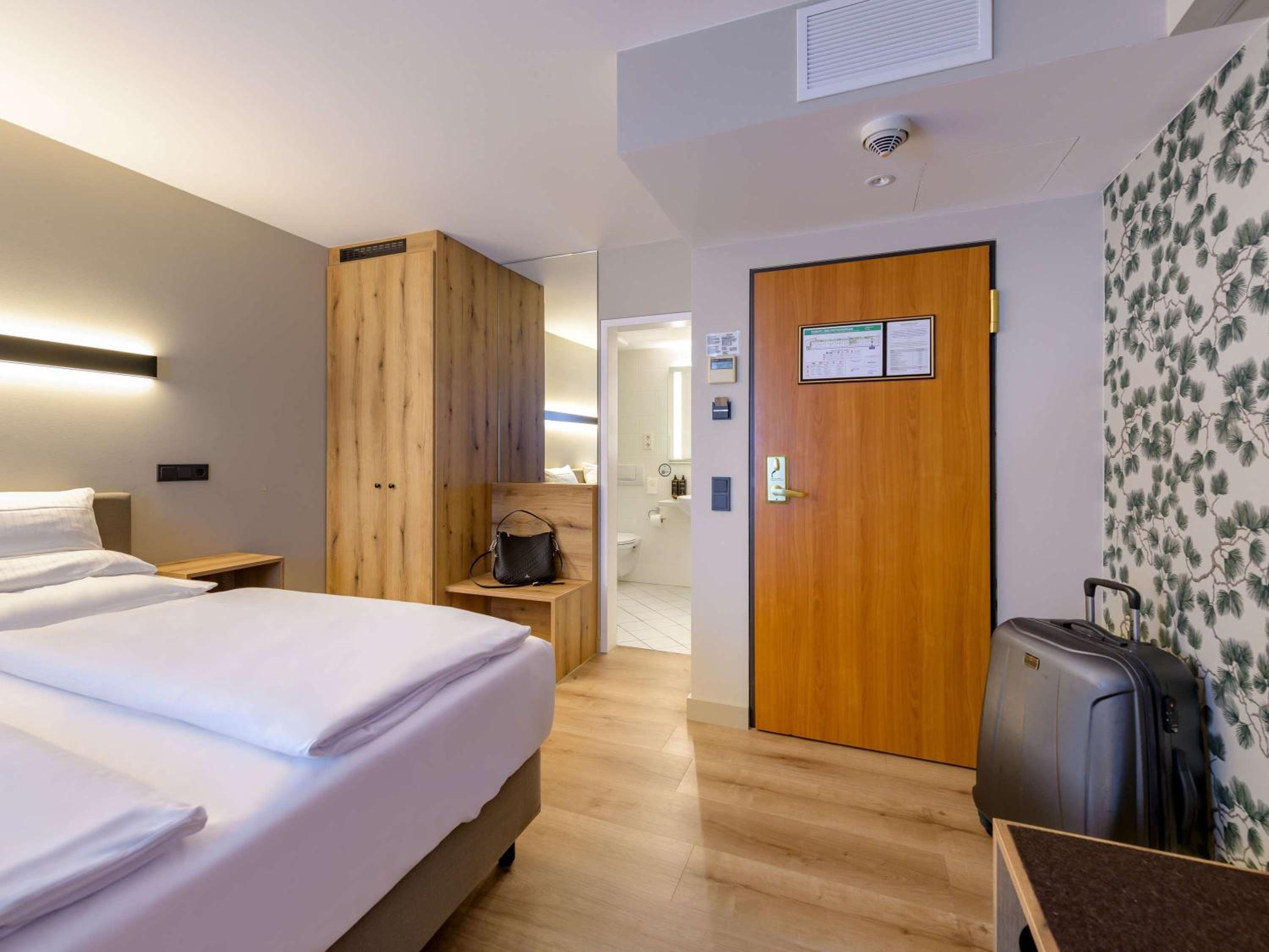 Standard Double Room - Photo 15