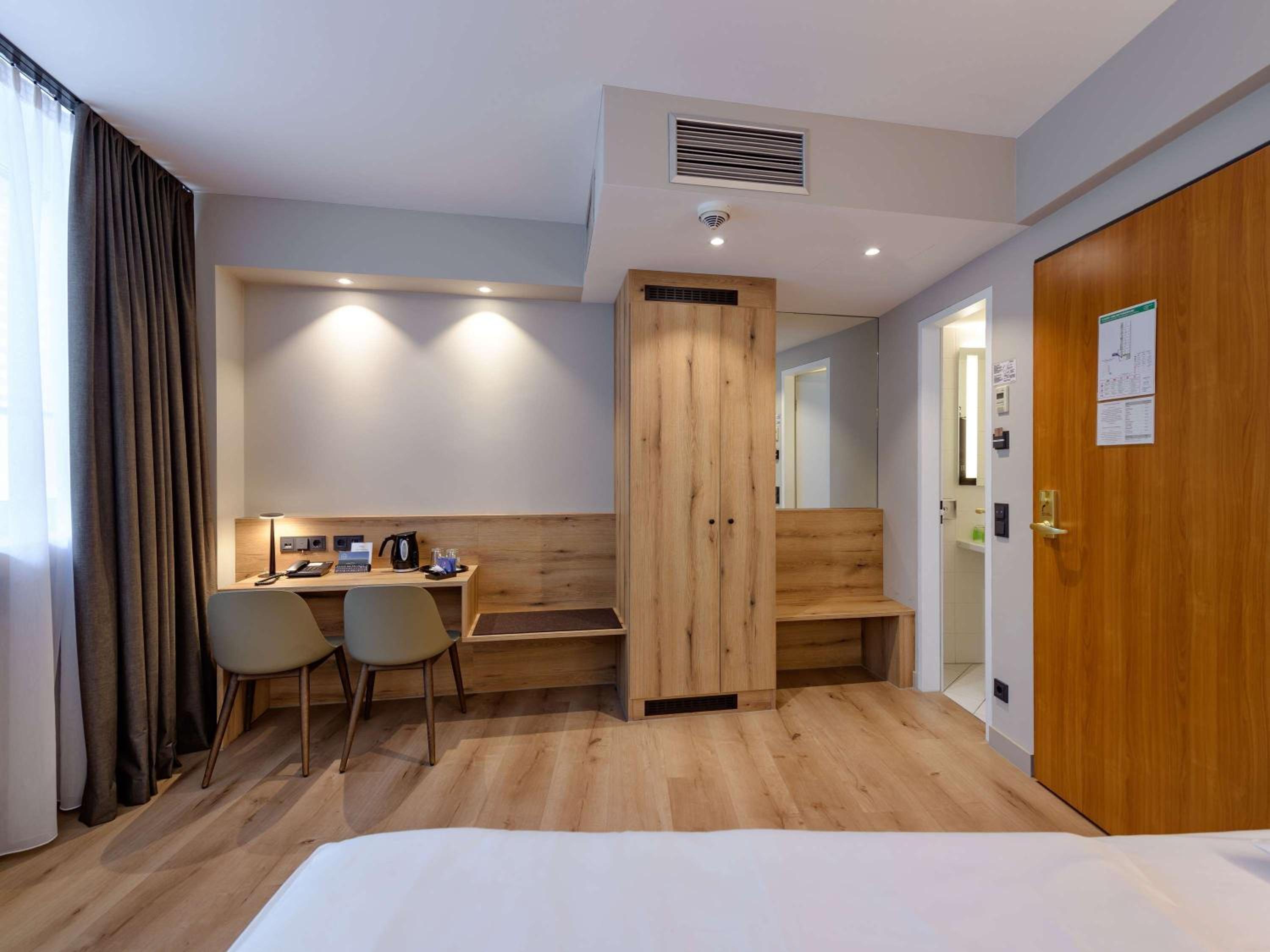 Standard Double Room - Photo 13