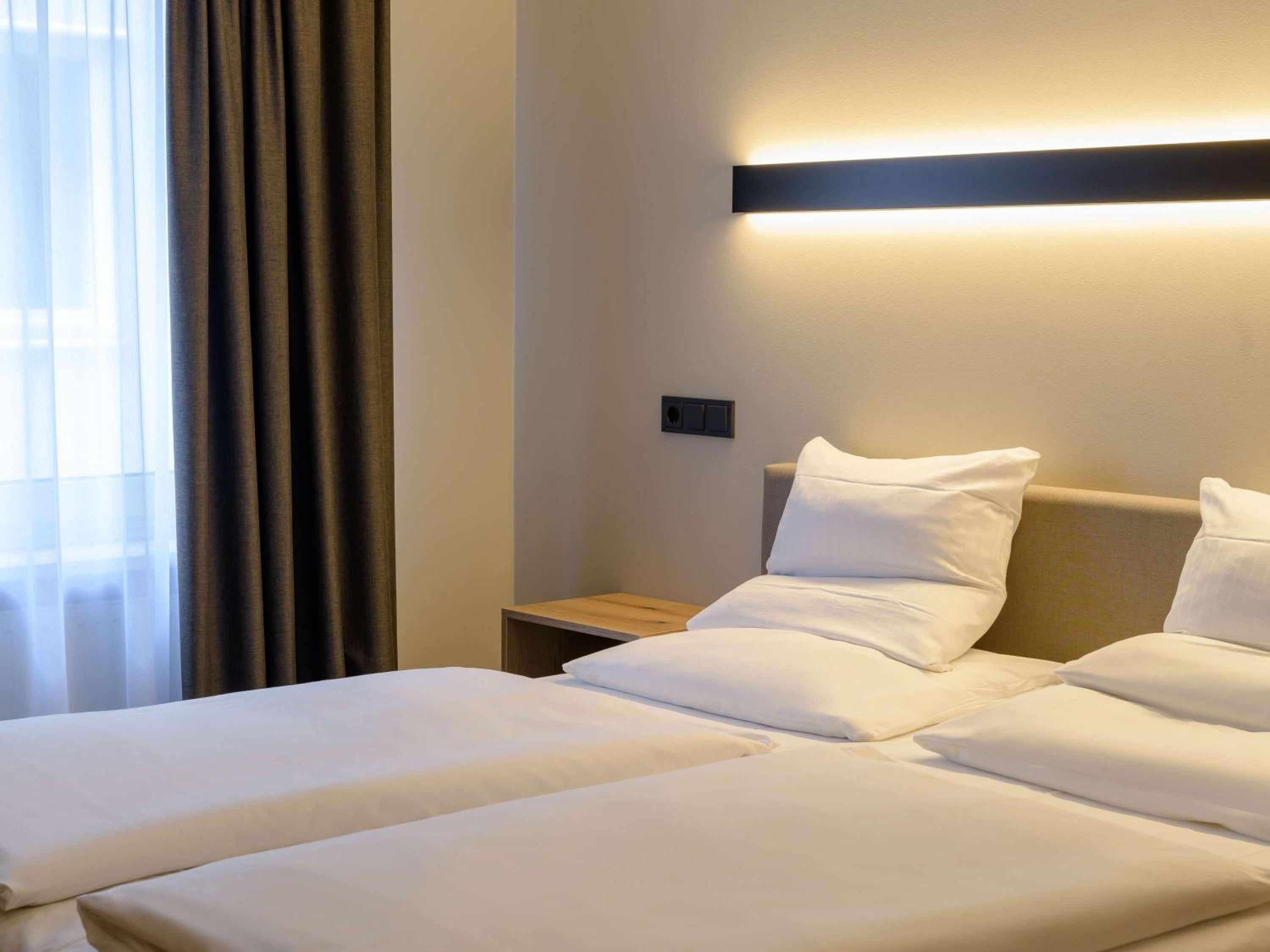 Standard Double Room - Photo 10