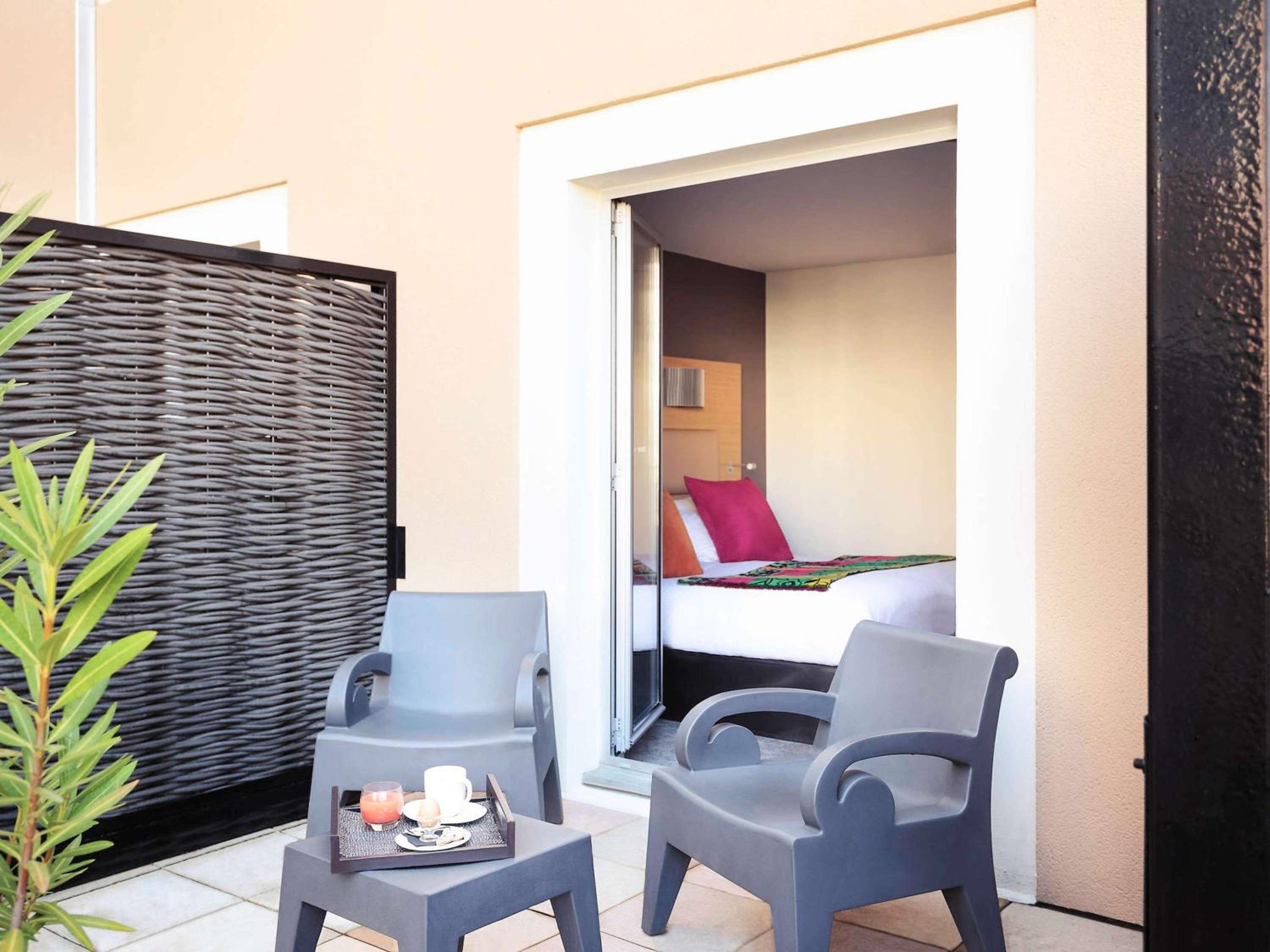 Superior Room with Terrace and Pool View thumbnail 5