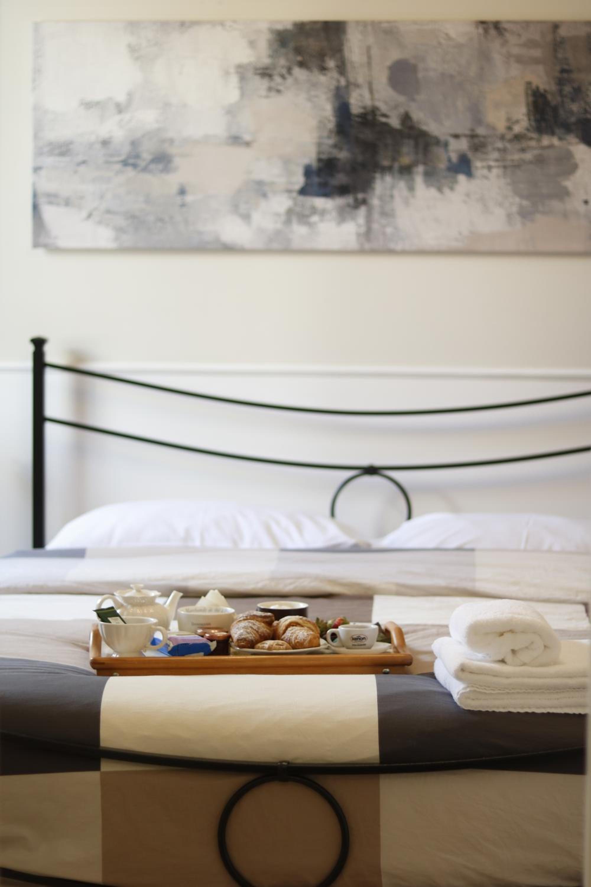 Deluxe King Room - Photo 3