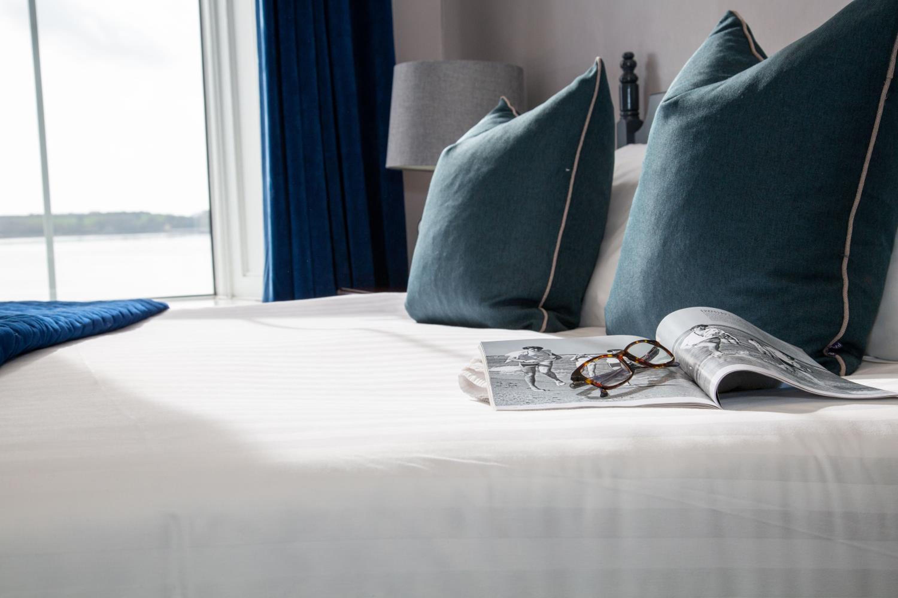 Double or Twin Room with Sea View - Photo 4