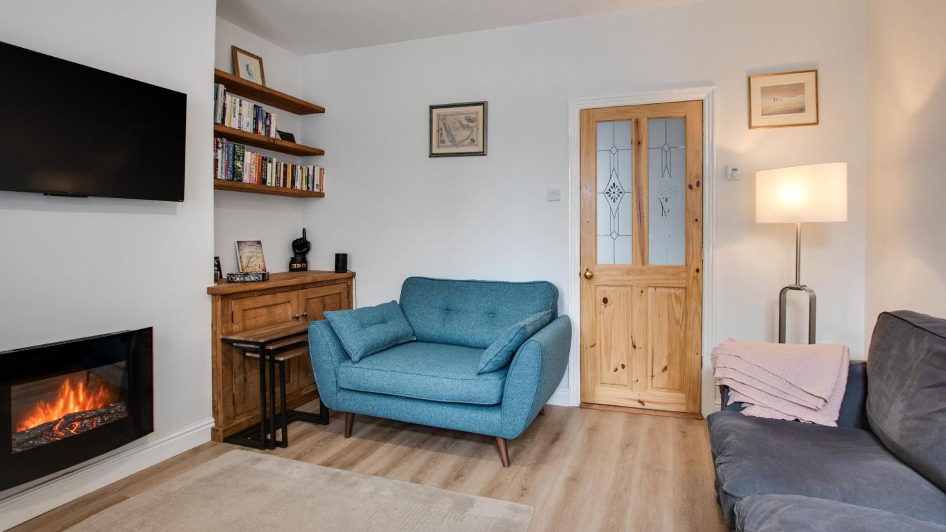 Three-Bedroom House photo 2