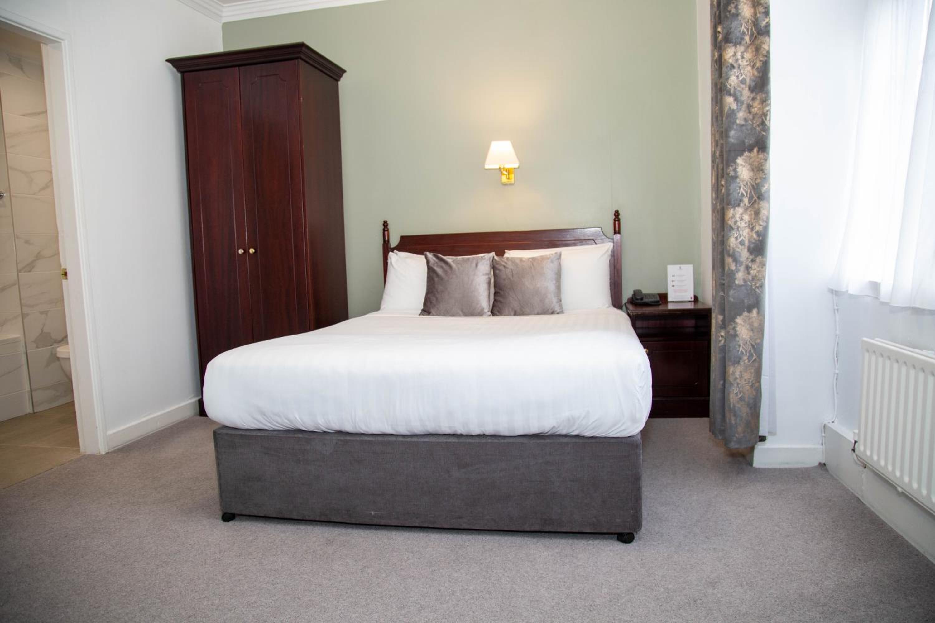 Small Double Room - Photo 5