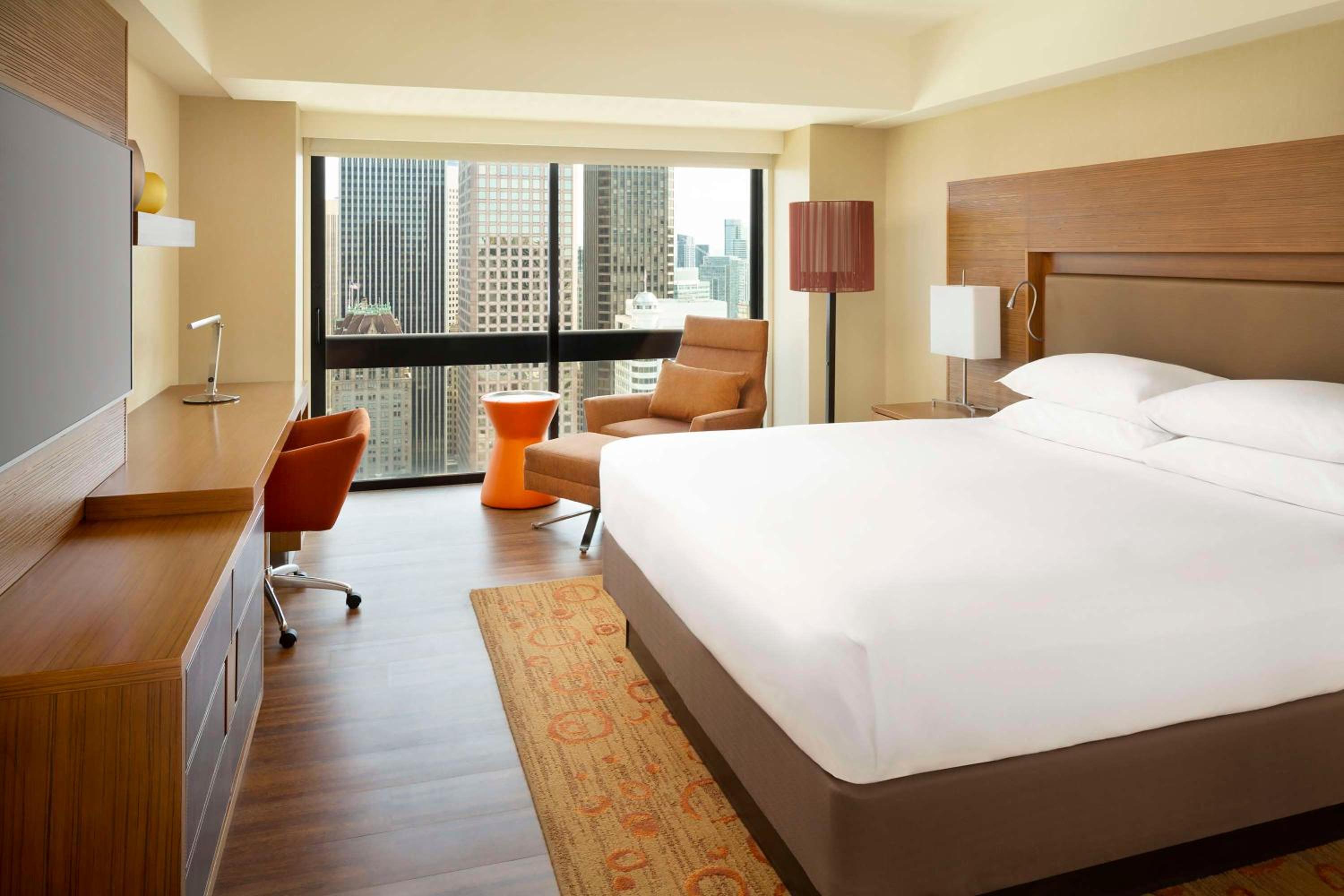 King Room with City View - Photo 4