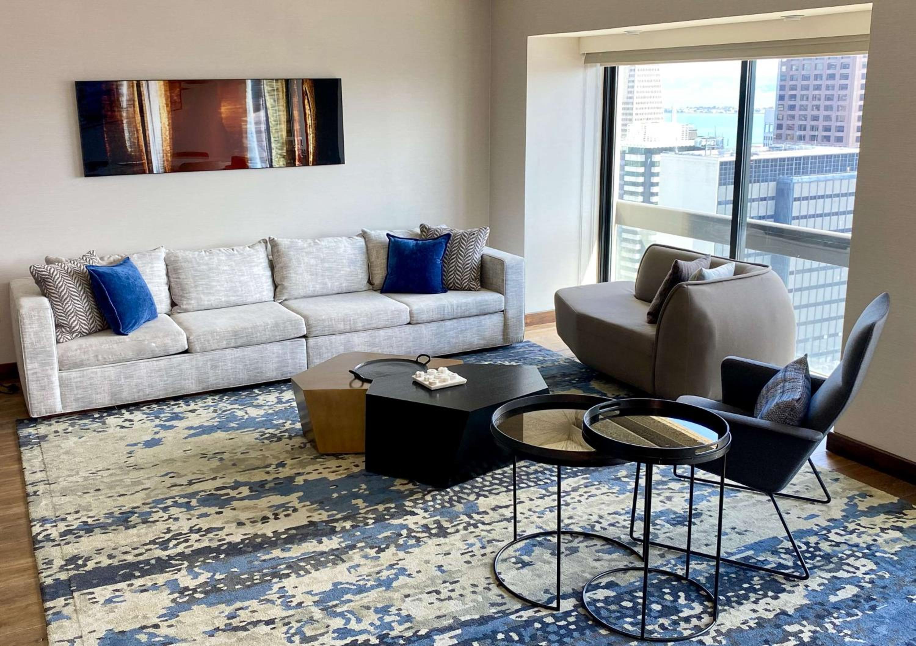 Luxury Suite - Photo 1