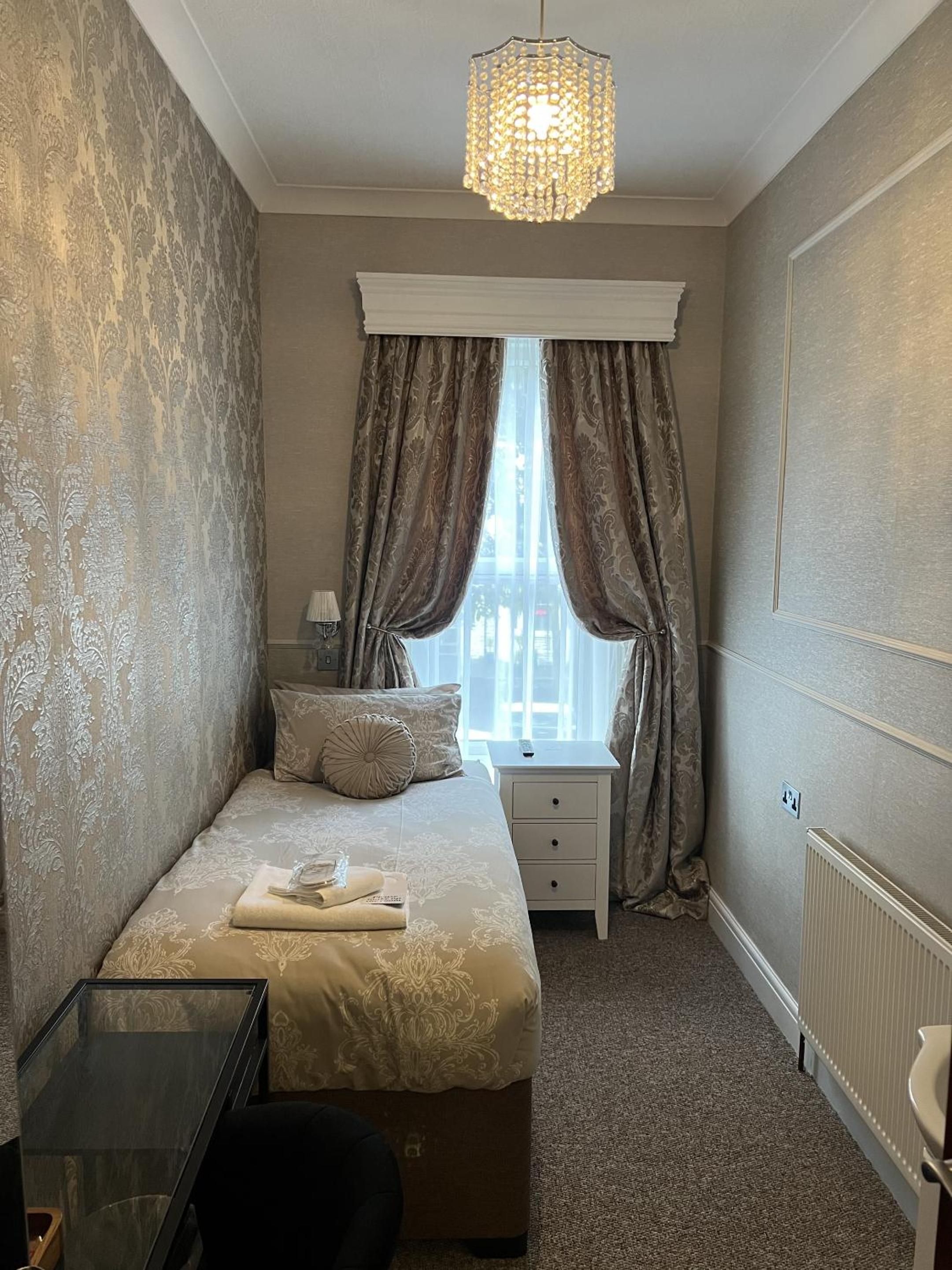 Standard Single Room with Shared Bathroom photo 3