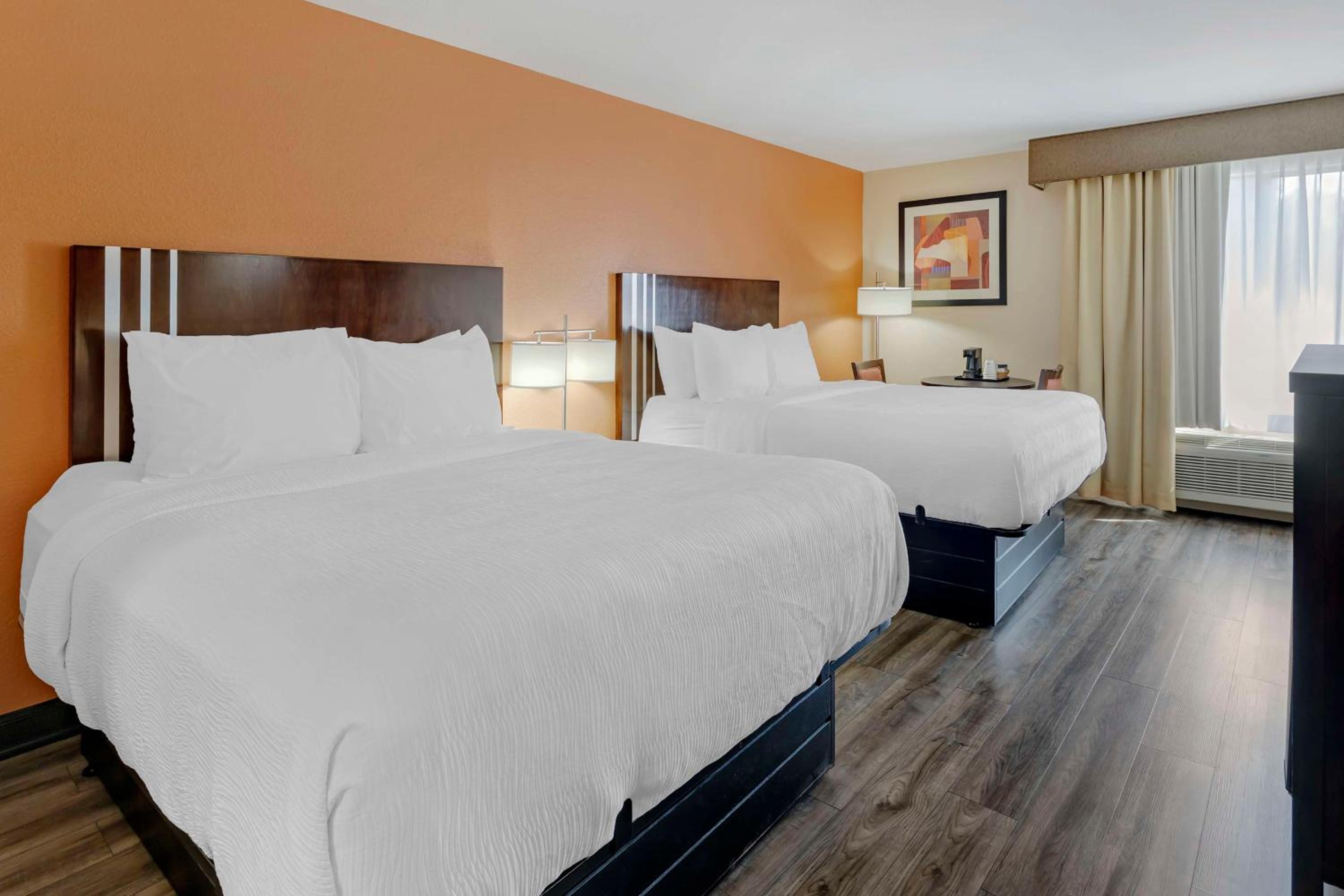 Queen Room With Two Queen Beds - Non-Smoking photo 1