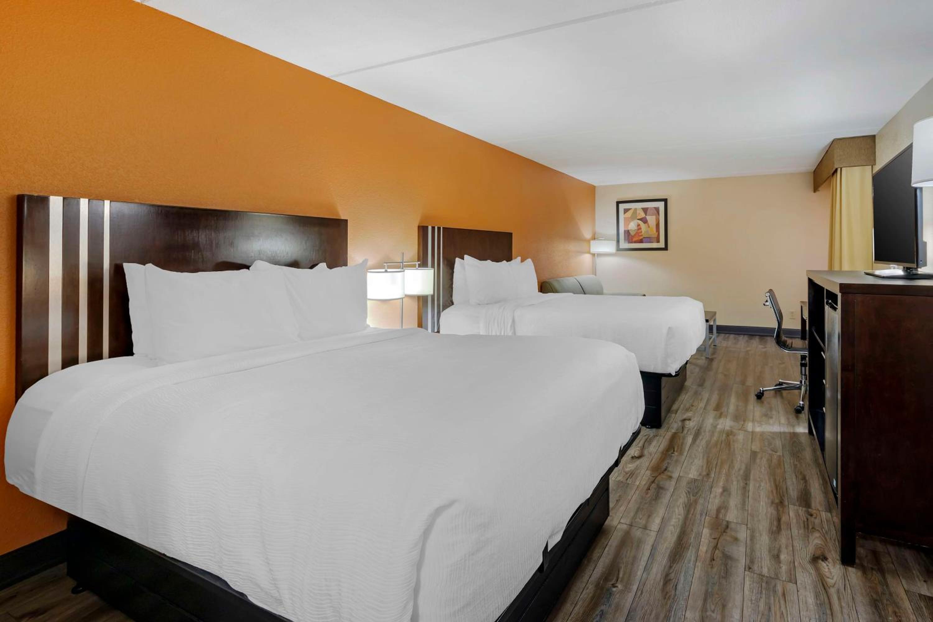 Queen Room With Two Queen Beds - Non-Smoking - Photo 1