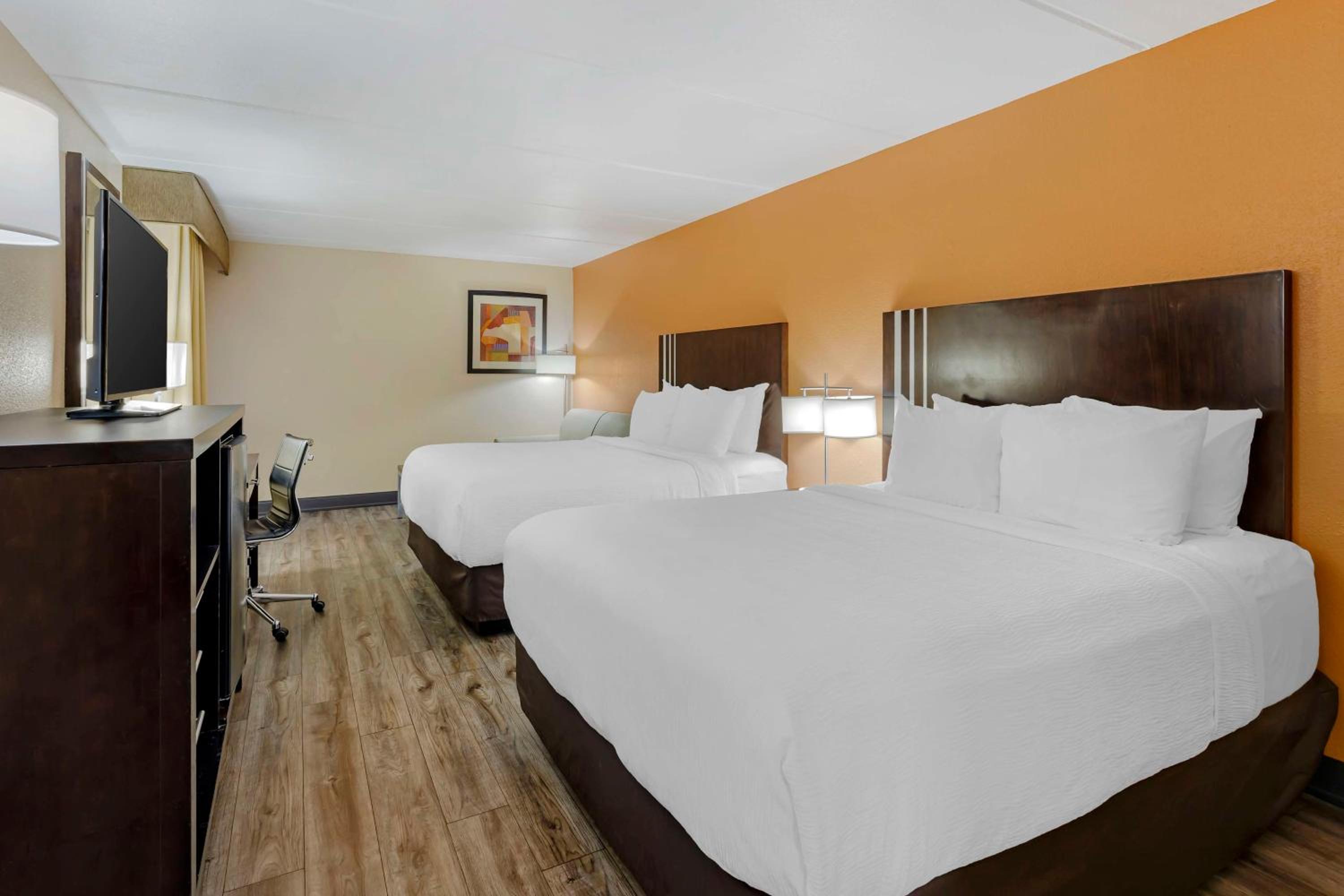 Queen Room With Two Queen Beds - Non-Smoking/Mobility Access